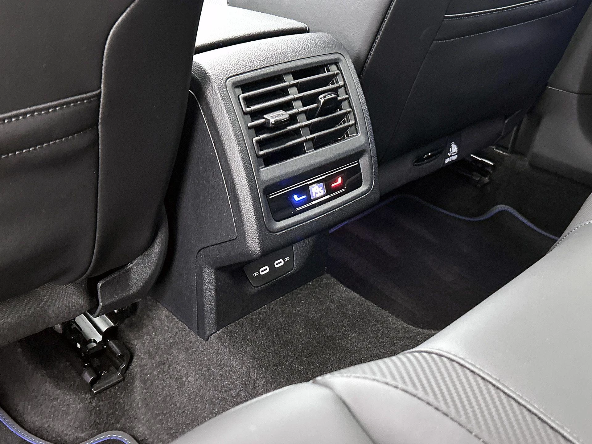 Volkswagen-Golf-image-9