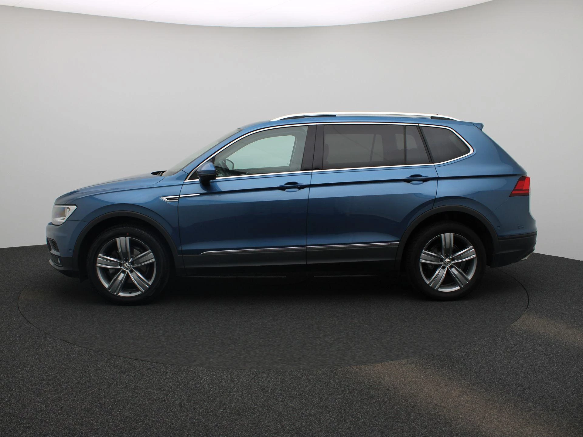 Volkswagen-Tiguan Allspace-image-3