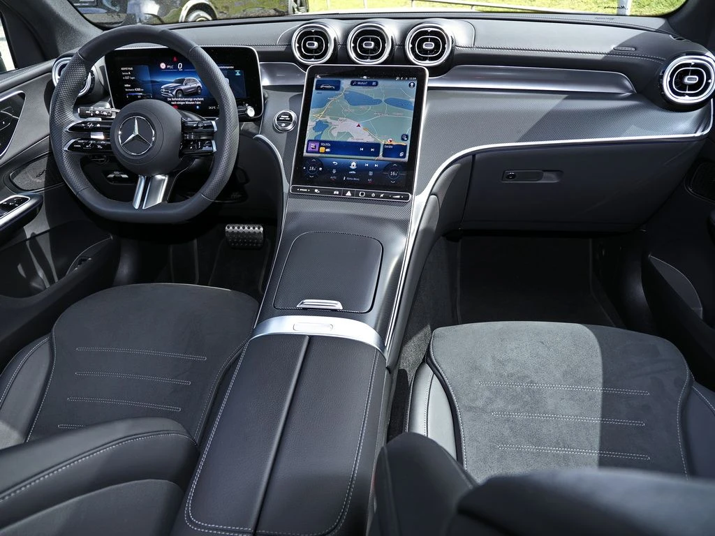 Mercedes-Benz-GLC 220 d-image-13