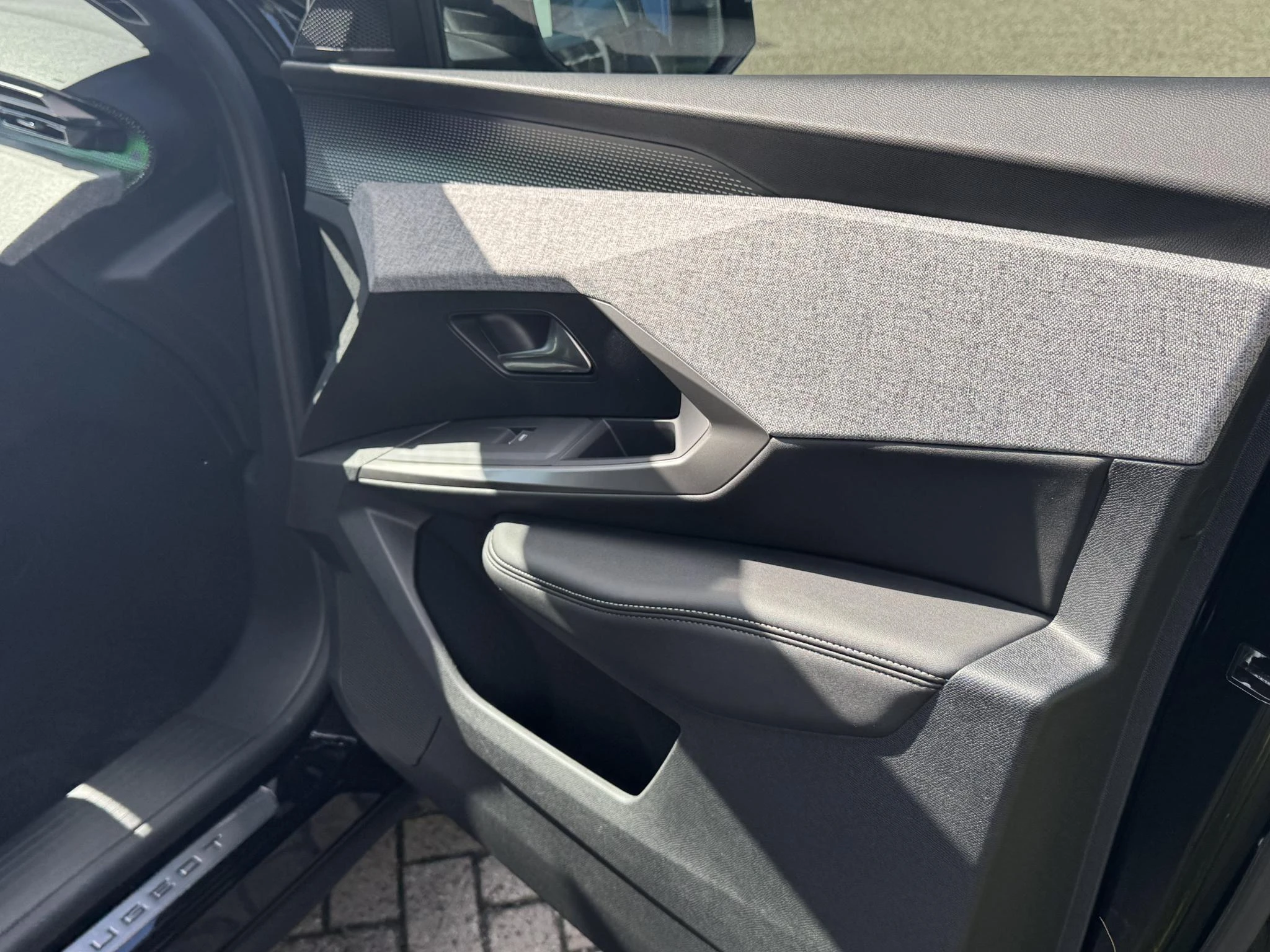 Peugeot-e-5008-image-48