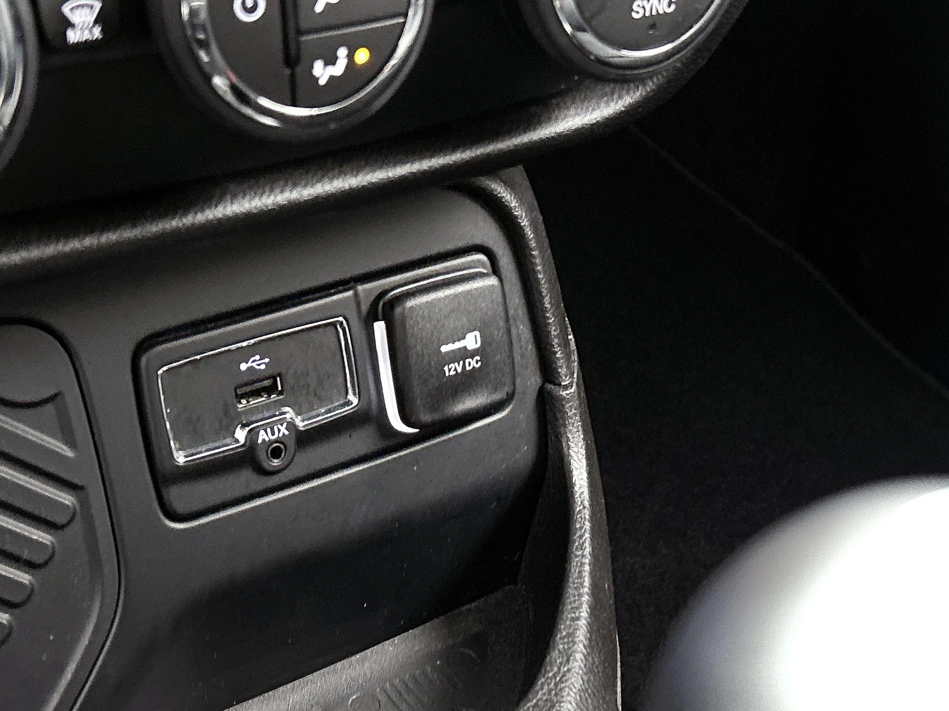Jeep-Renegade-image-23