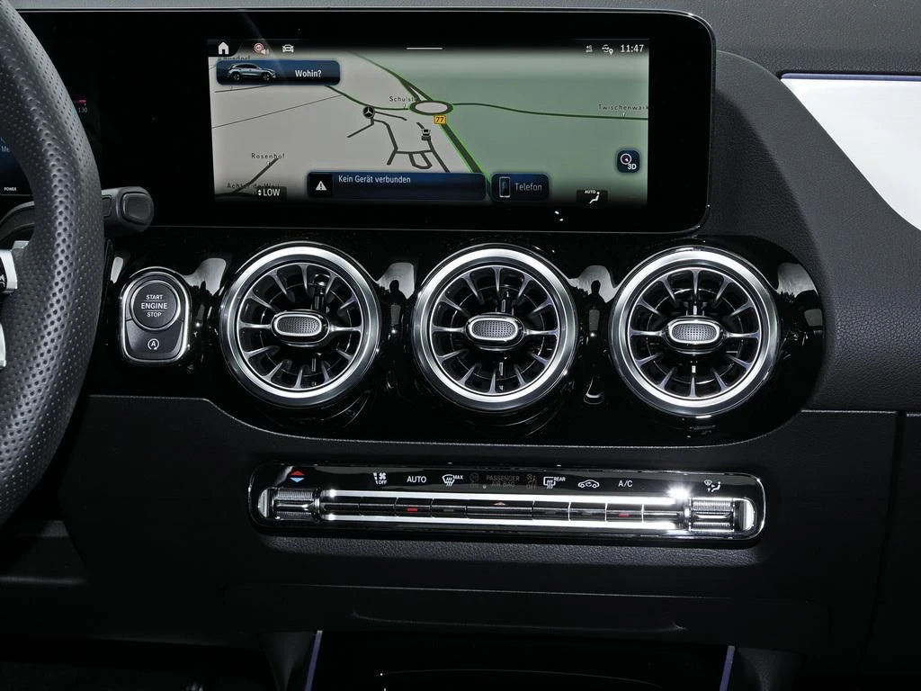 Mercedes-Benz-GLA 200-image-10