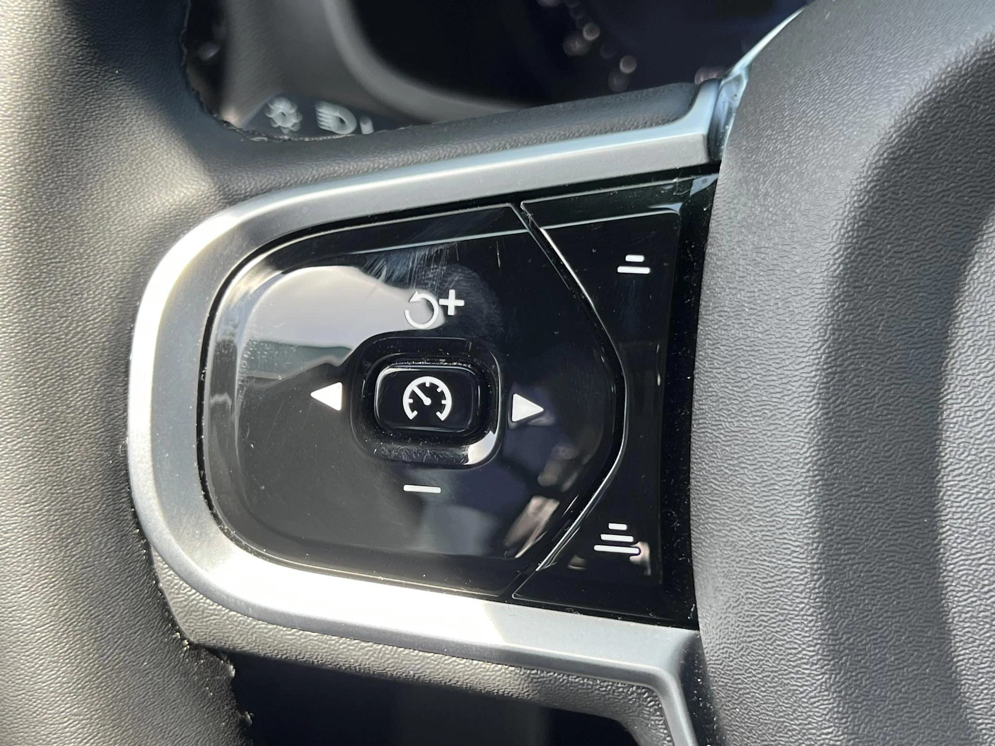Volvo V60 T6 Plug-in hybrid AWD Plus Dark