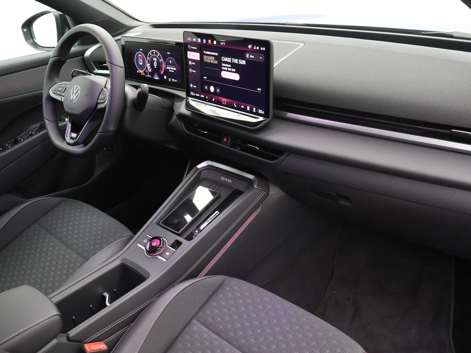 Volkswagen-T-Roc-image-2
