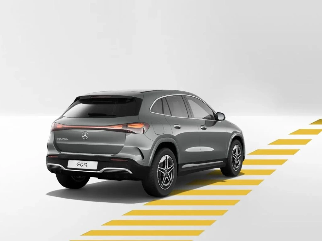 Mercedes-Benz-EQA 250+-image-6