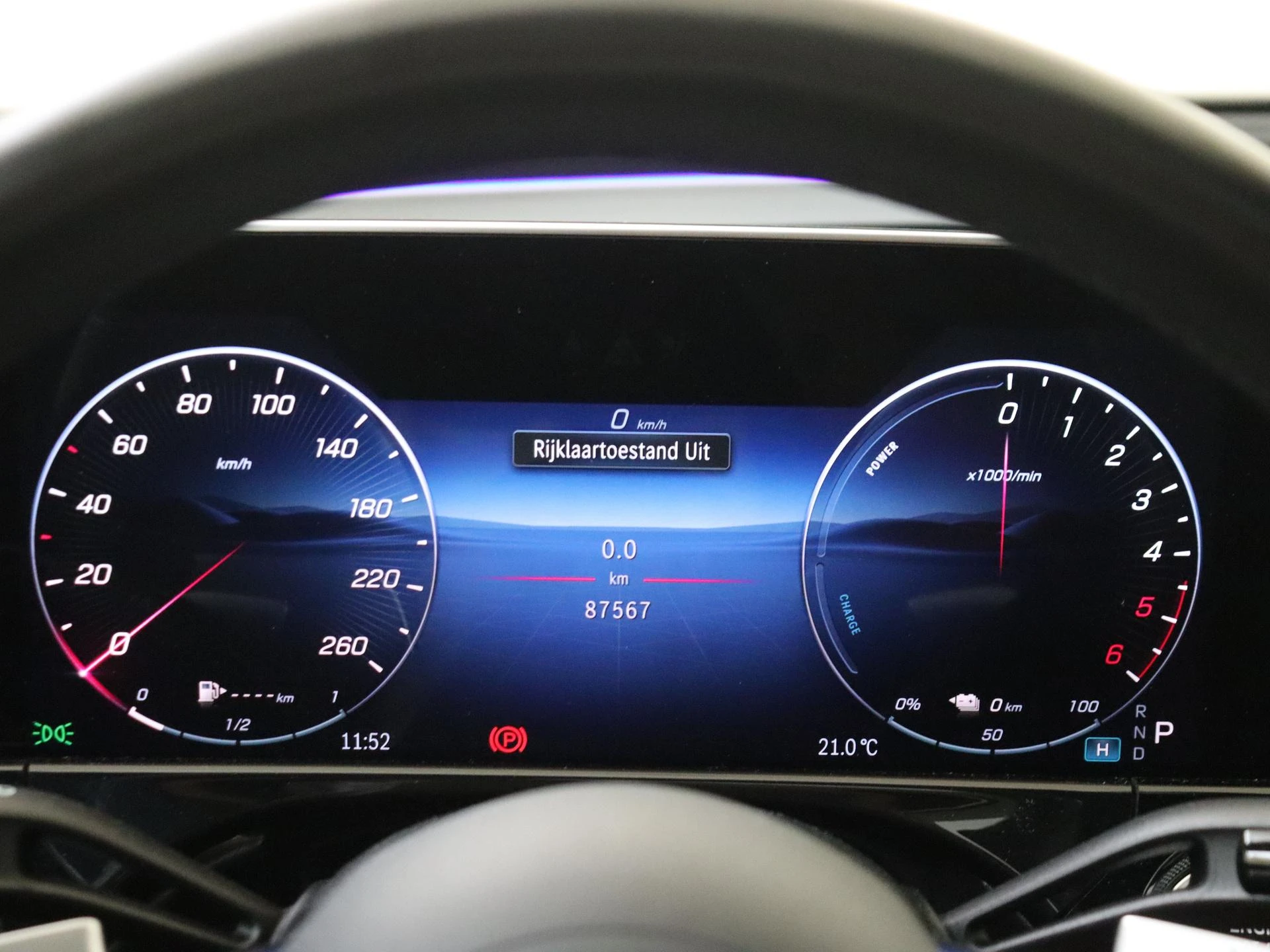 Mercedes-Benz-E-Klasse-image-10