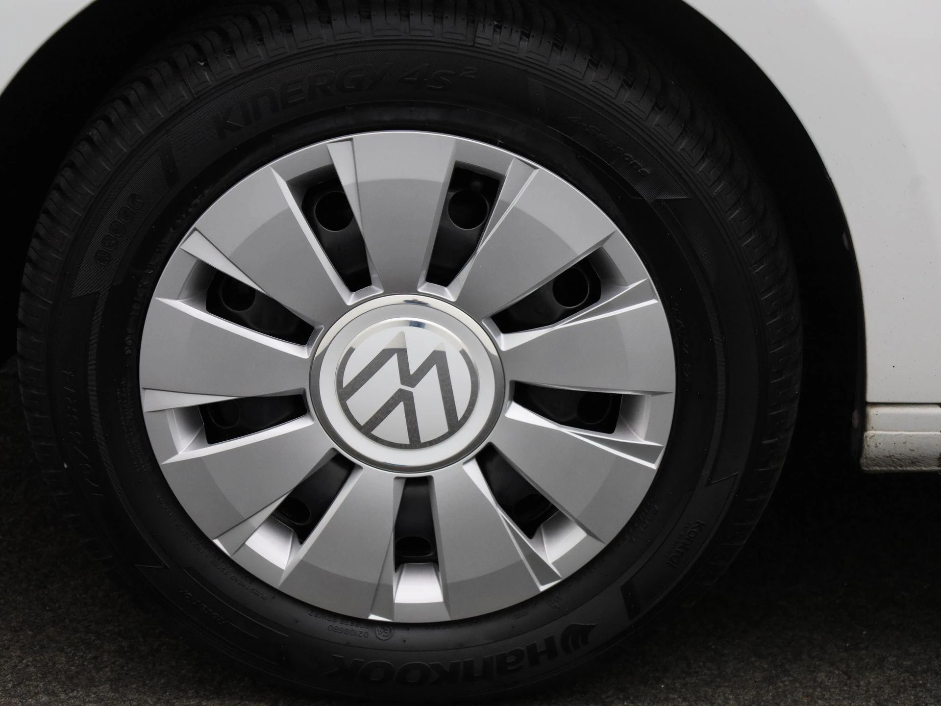 Volkswagen-up!-image-11