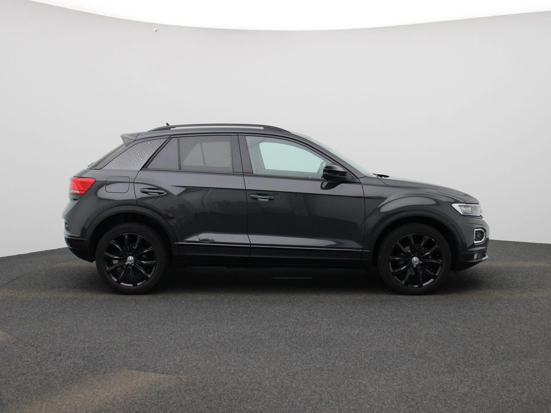 Volkswagen-T-Roc-image-5
