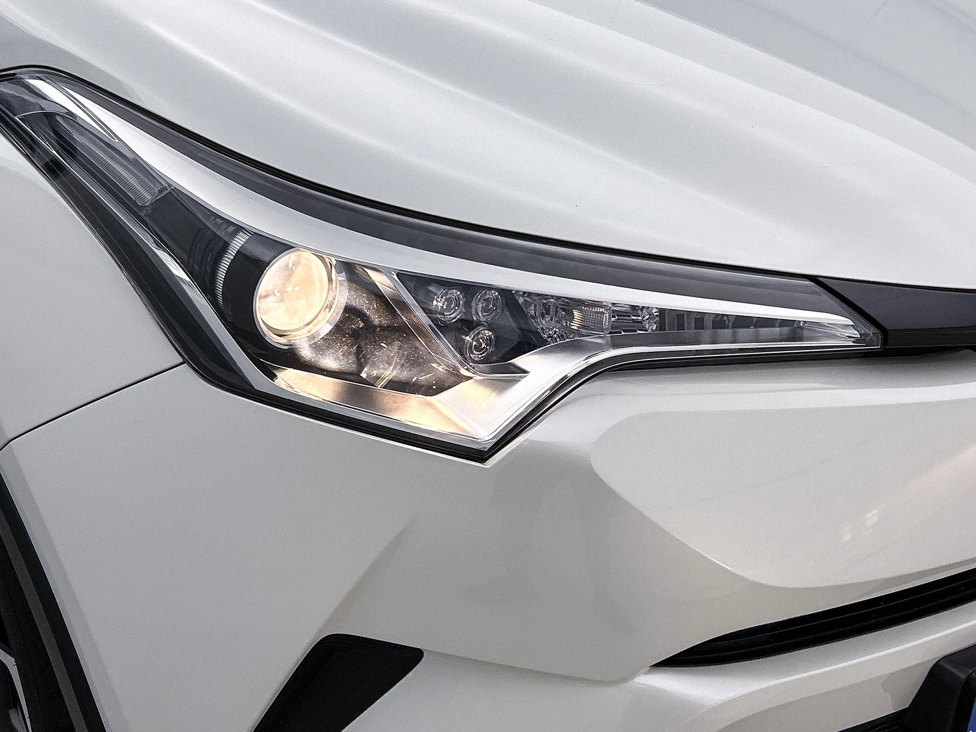 Toyota-C-HR-image-12