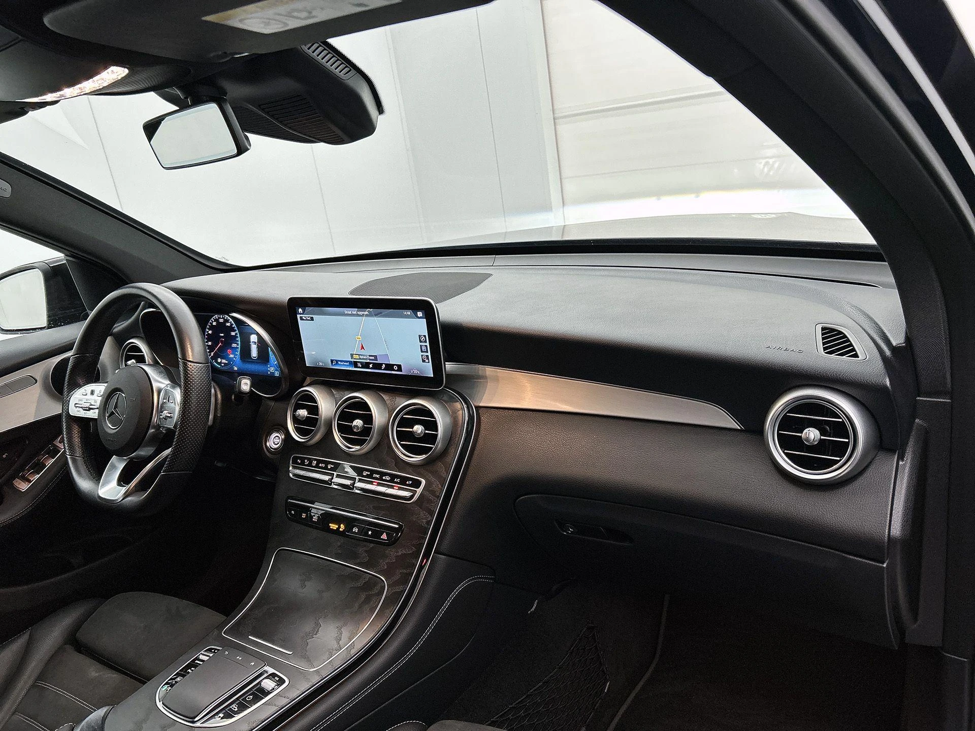 Mercedes-Benz-GLC-image-19