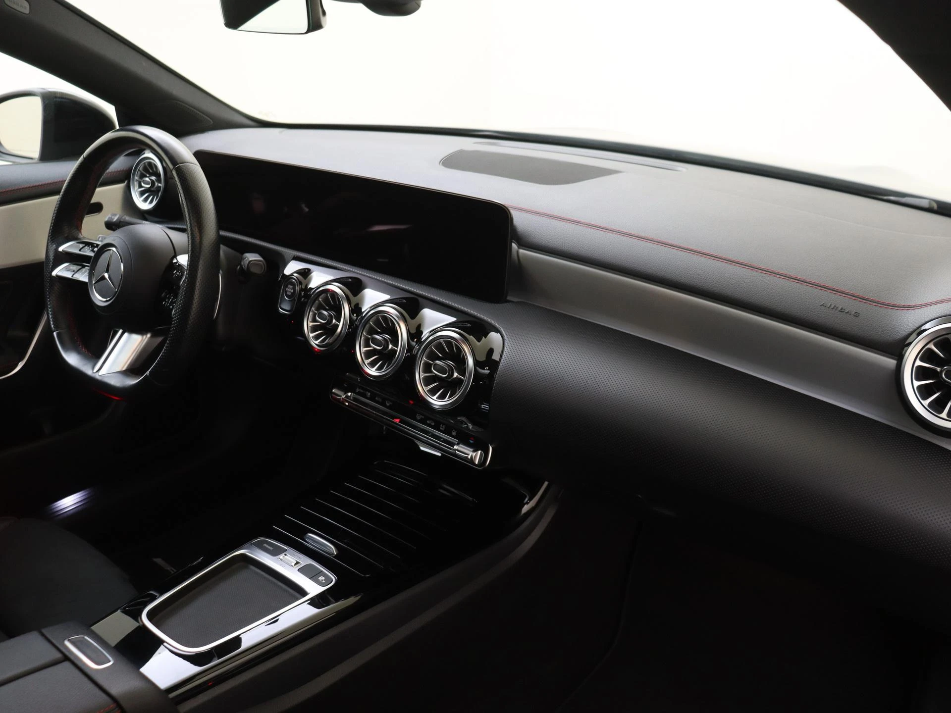 Mercedes-Benz-CLA-image-3