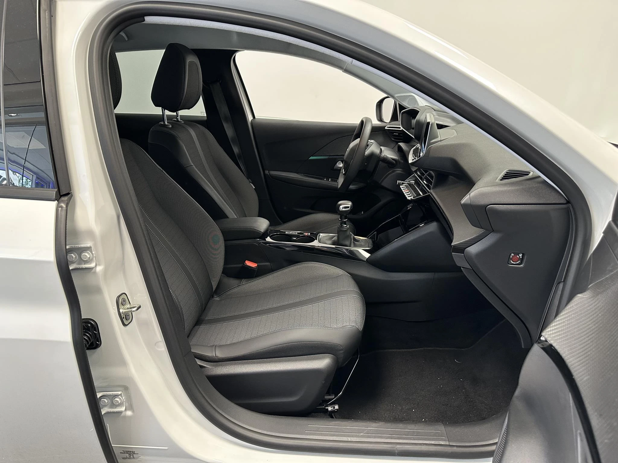 Peugeot-208-image-8