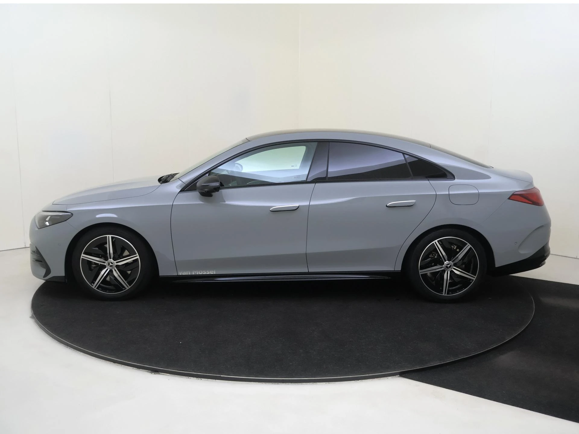 Mercedes-Benz-CLA-image-7