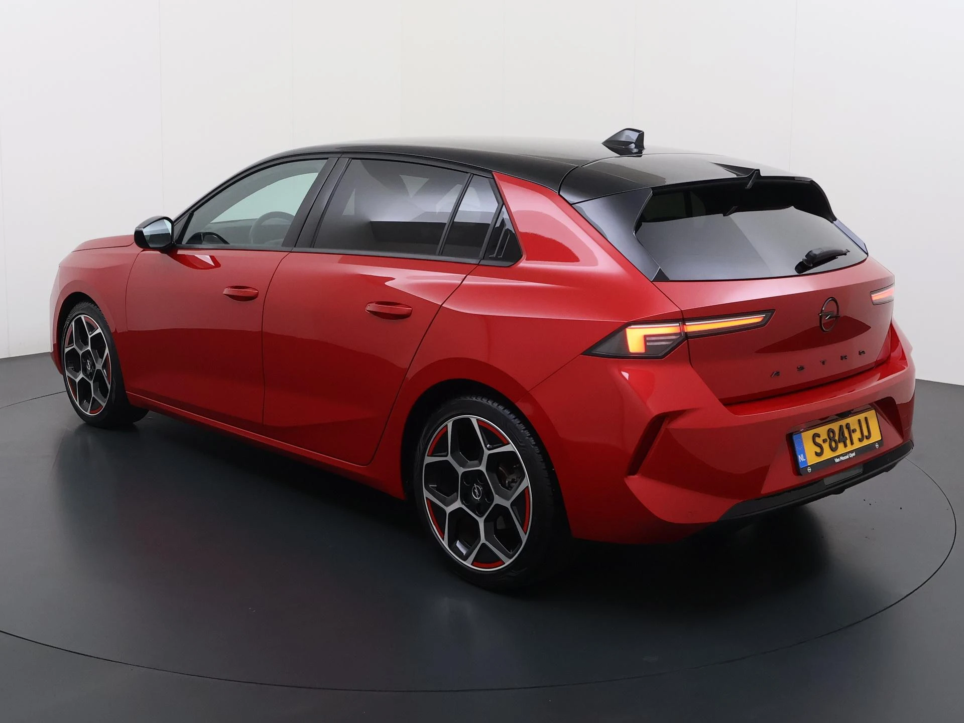 Opel-Astra-image-2