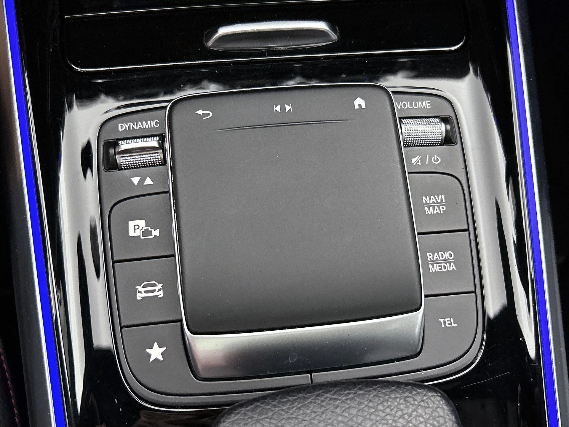 Mercedes-Benz-GLA-image-10