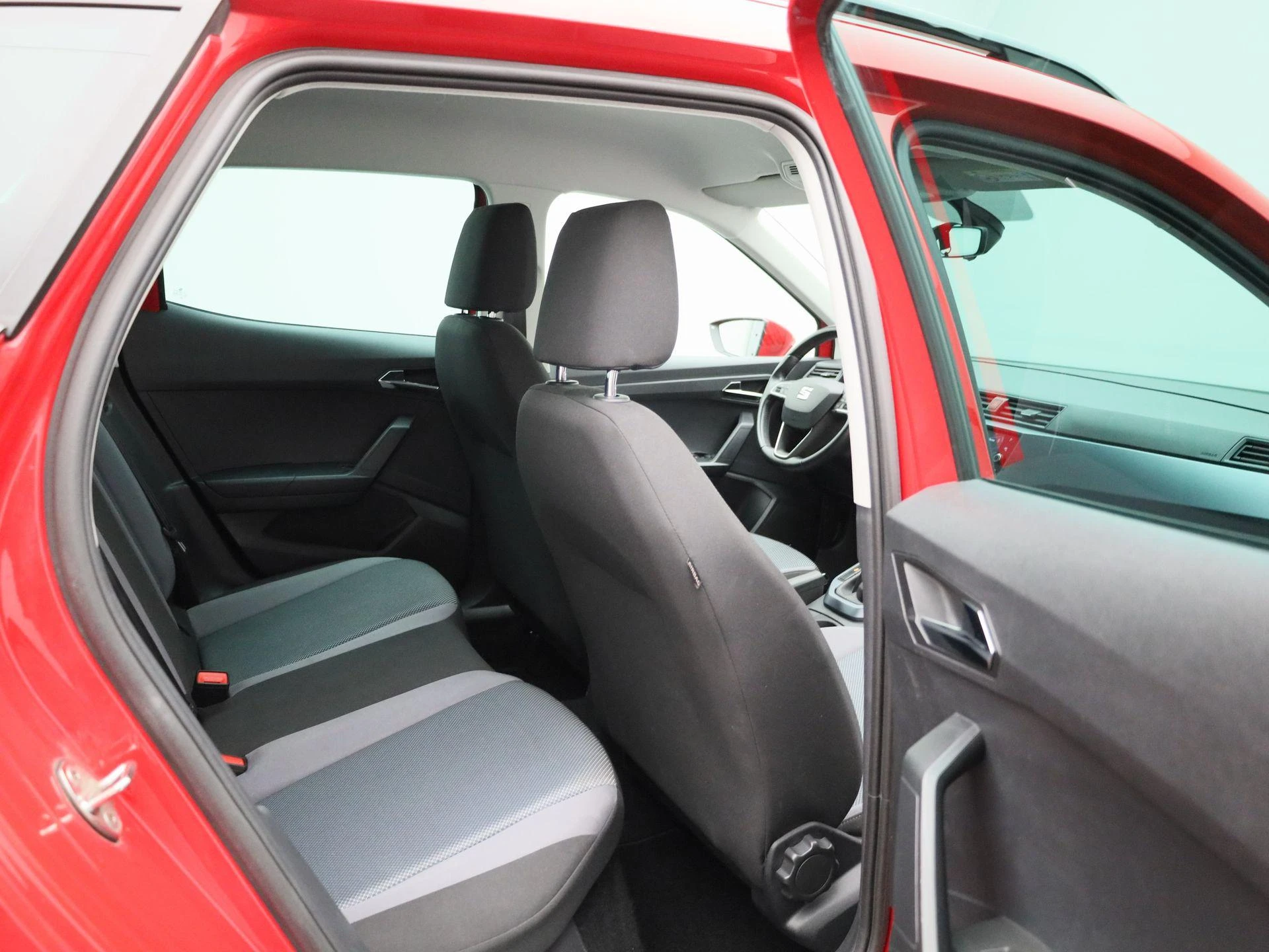 SEAT-Arona-image-32