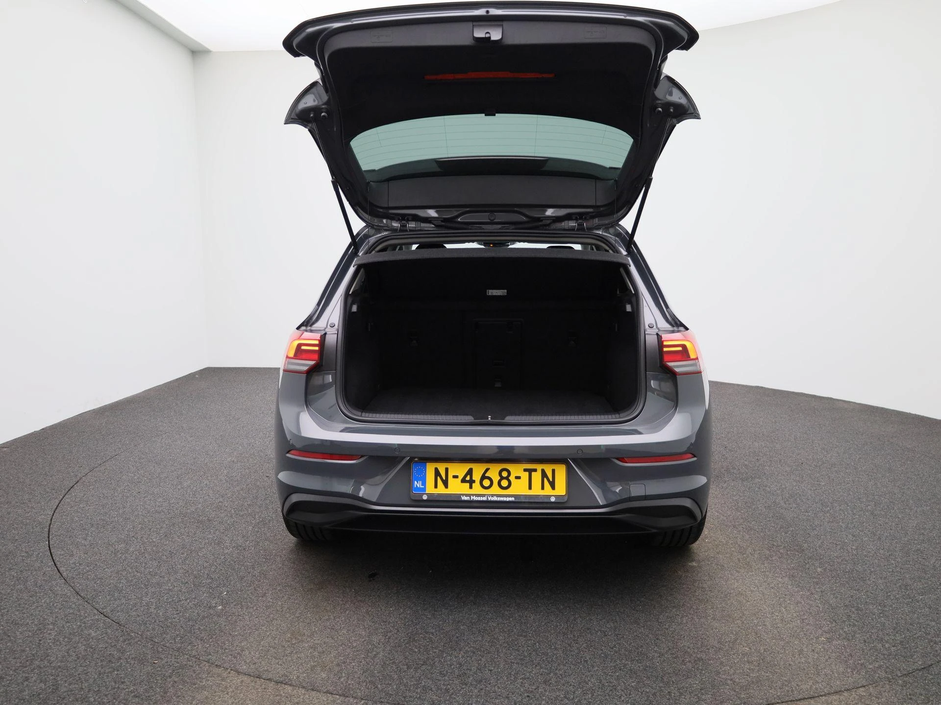 Volkswagen-Golf-image-10