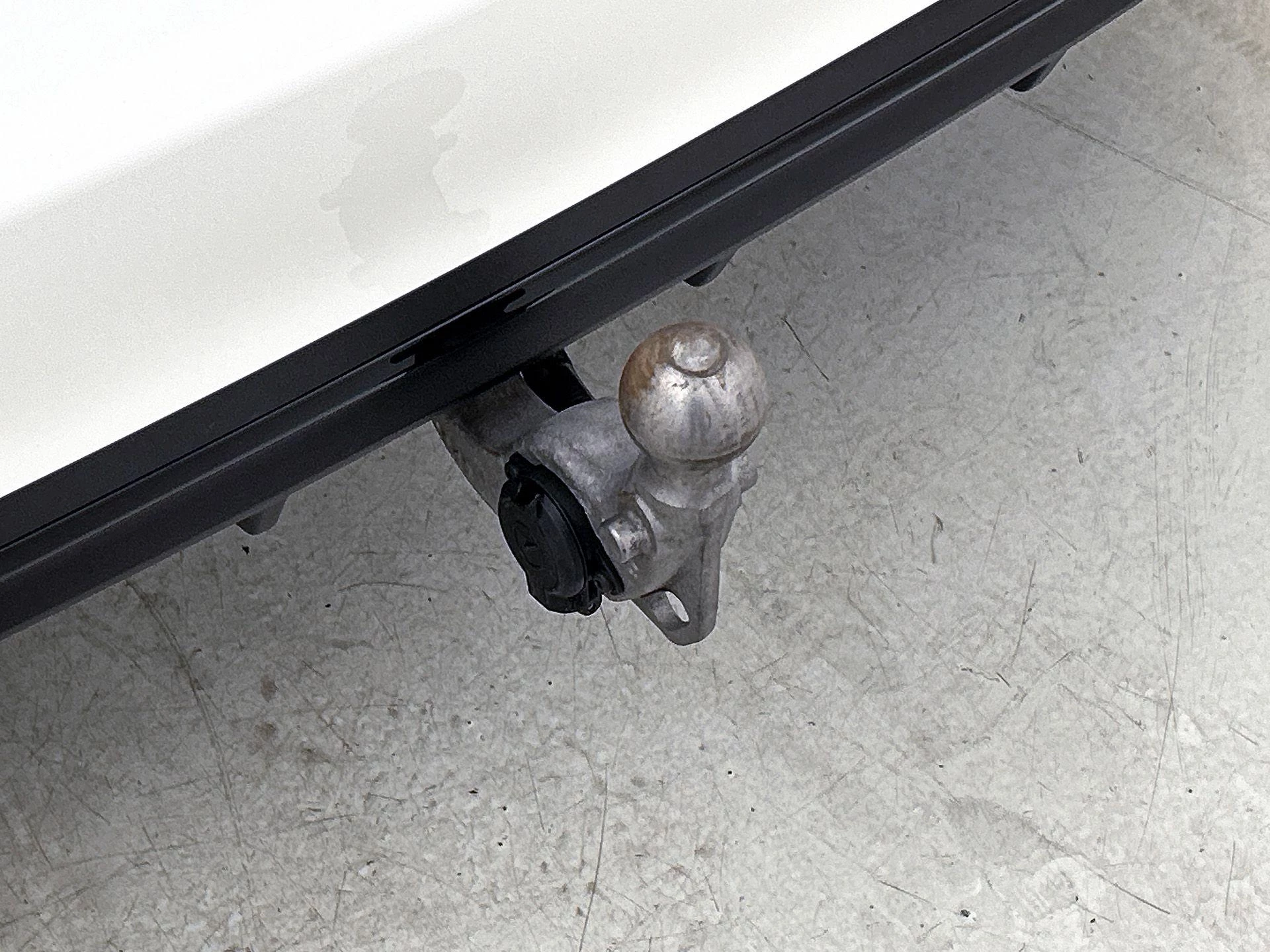 Mercedes-Benz-C-Klasse-image-8