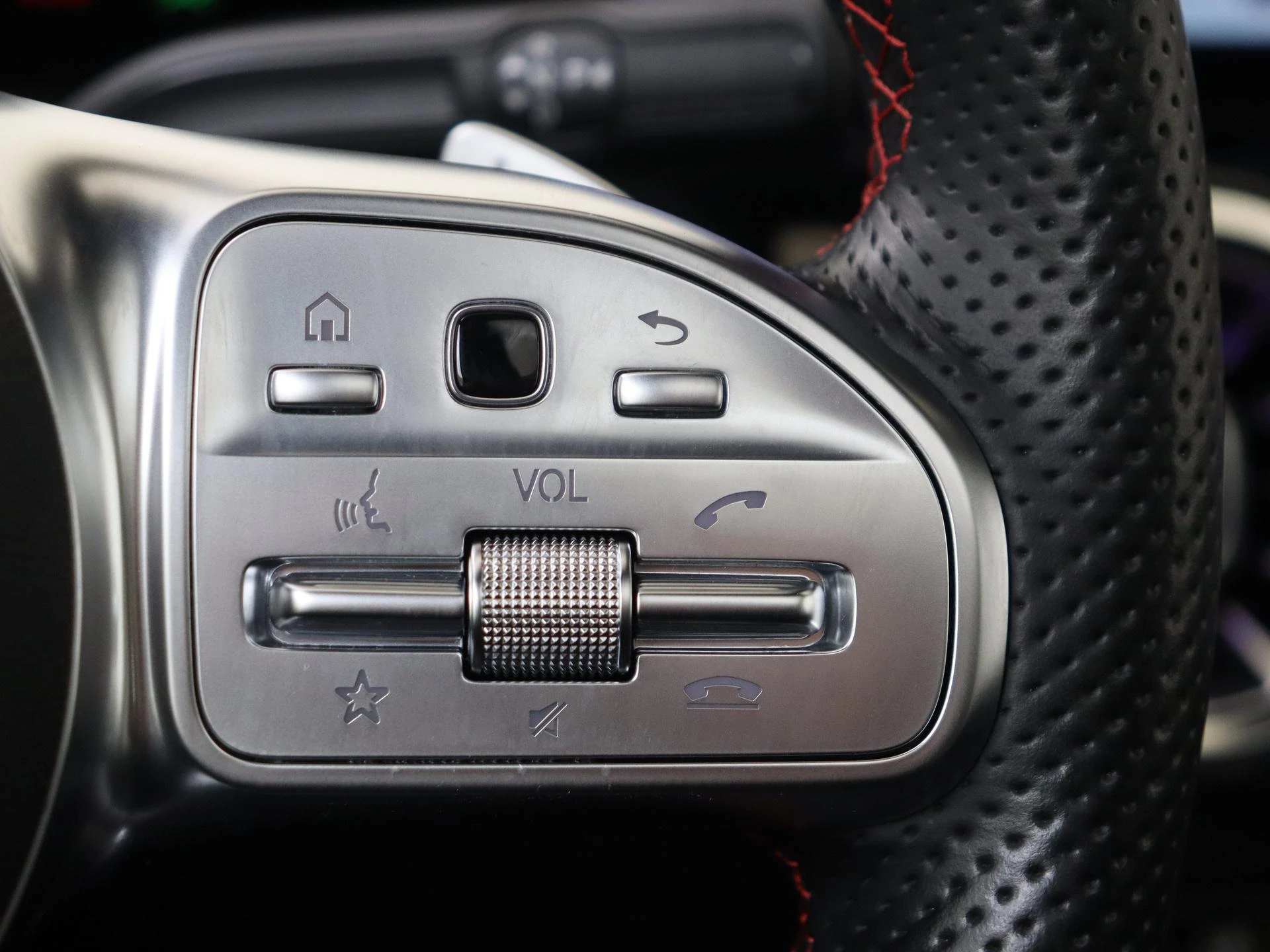 Mercedes-Benz-B-Klasse-image-13