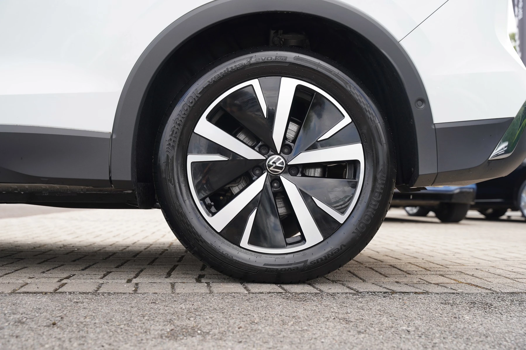Volkswagen-Tiguan-image-16