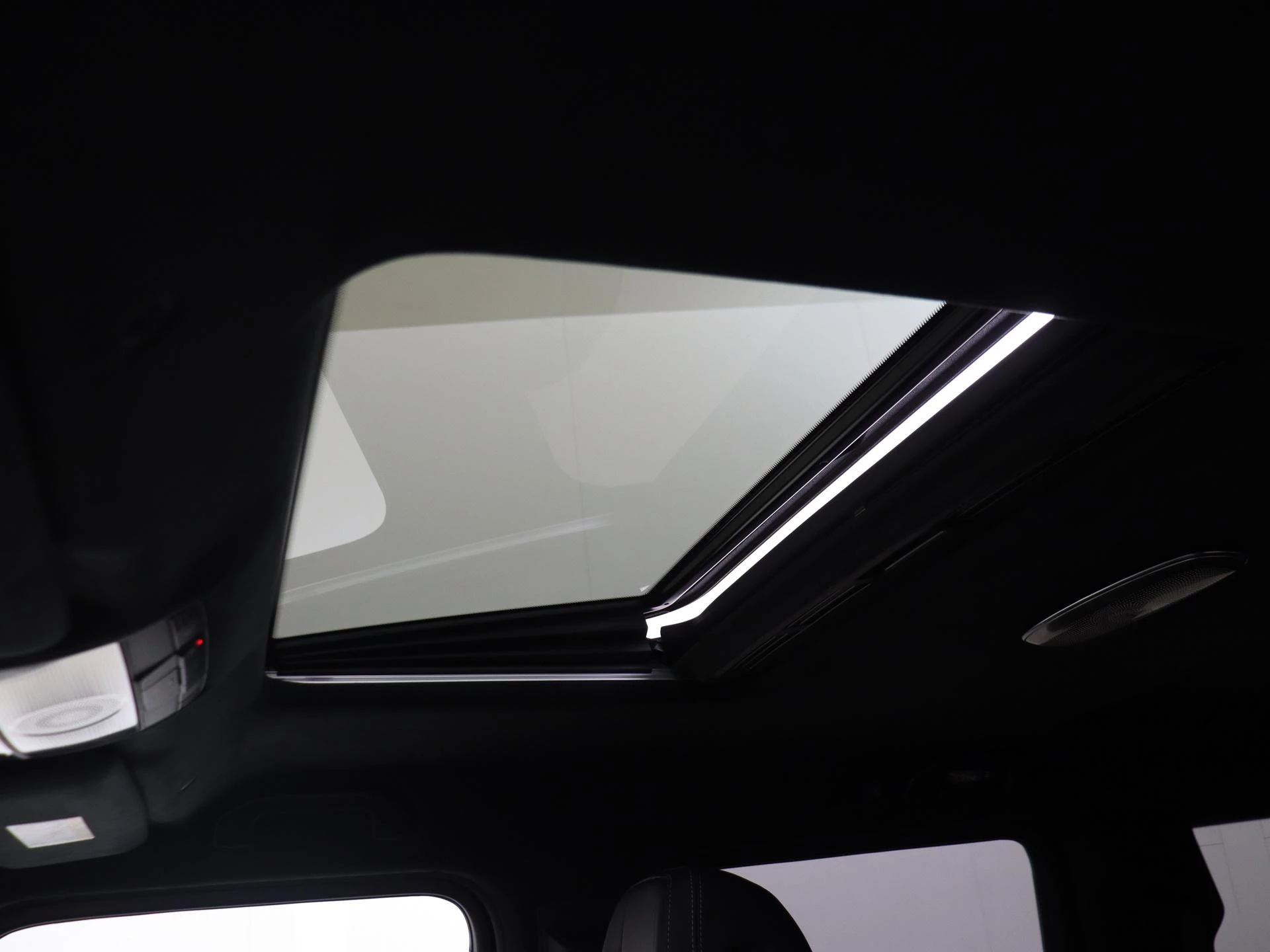 Mercedes-Benz-G-Klasse-image-27