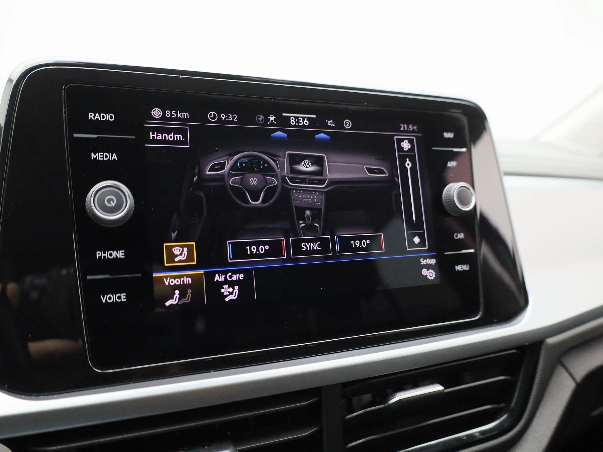 Volkswagen-T-Roc-image-22