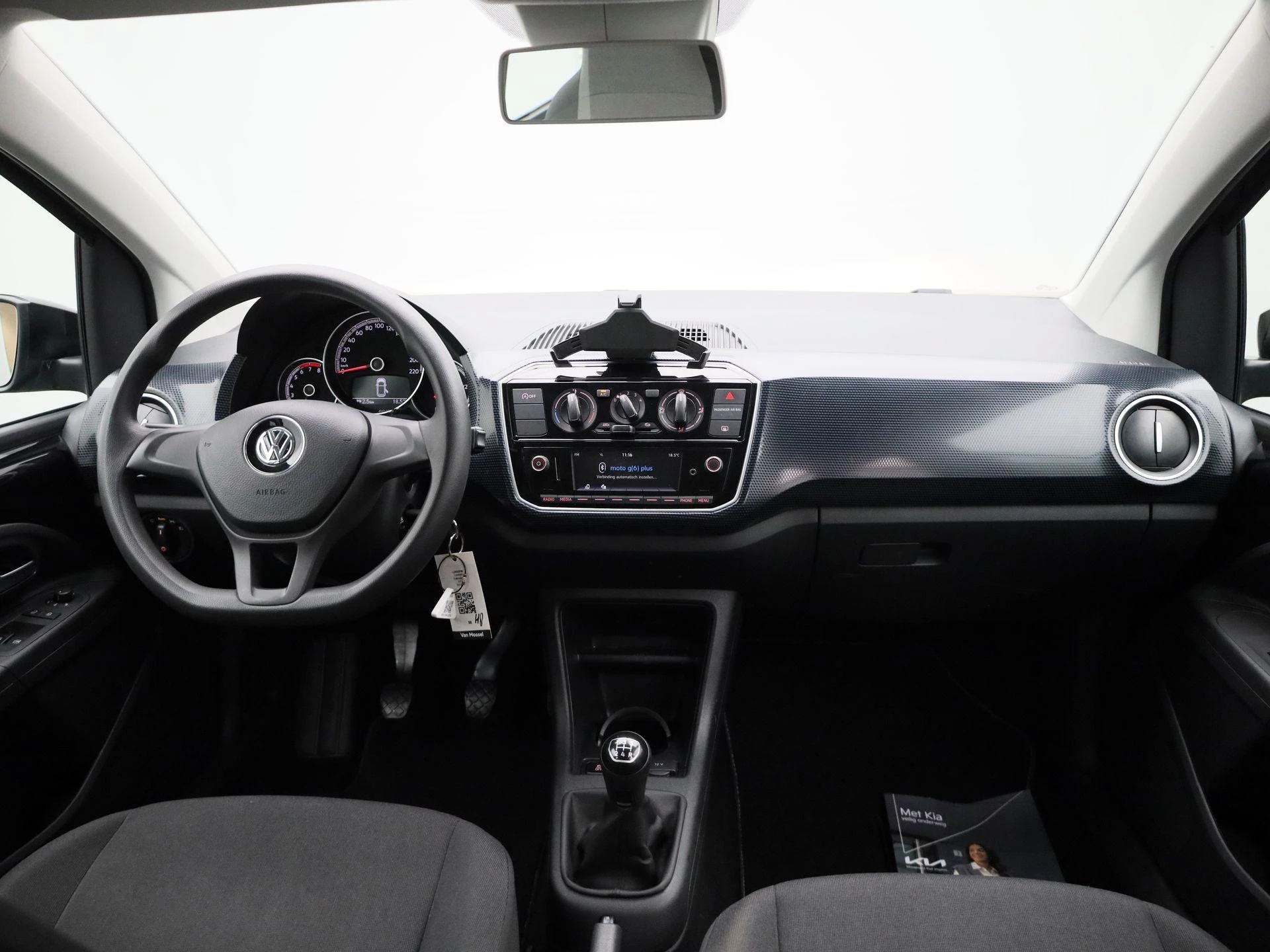 Volkswagen-up!-image-27
