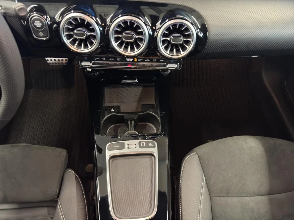 Mercedes-Benz-CLA 200 d-image-17