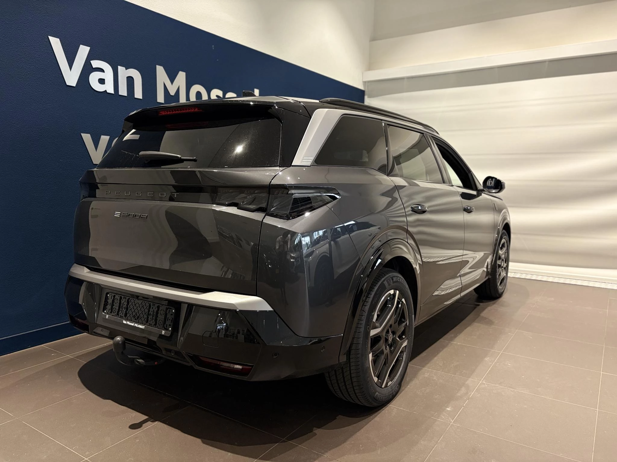 Peugeot-e-5008-image-7