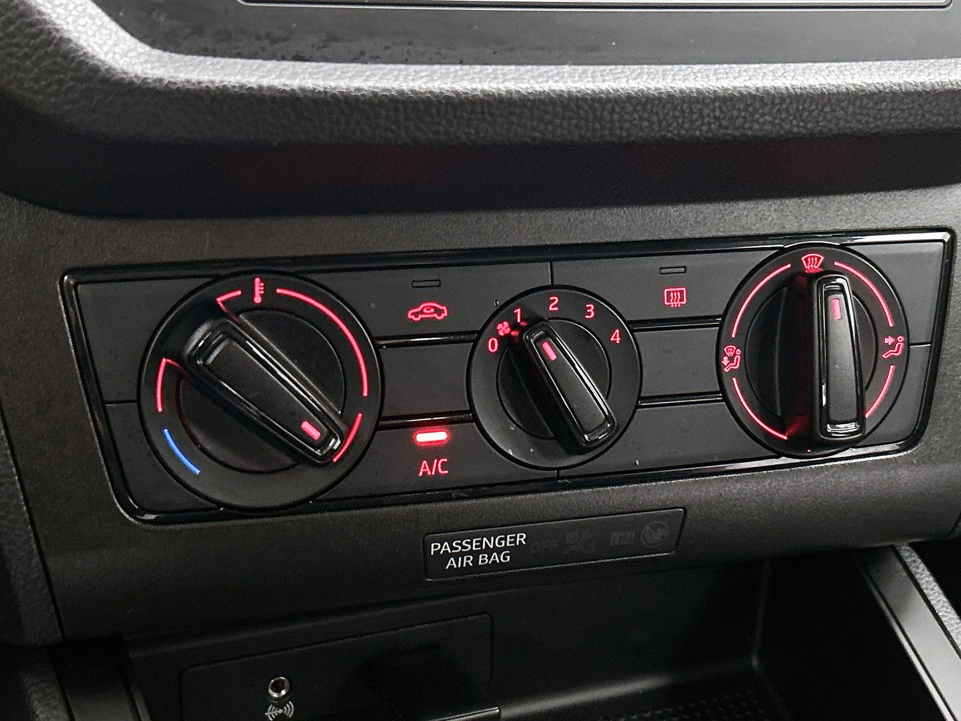 SEAT-Arona-image-15