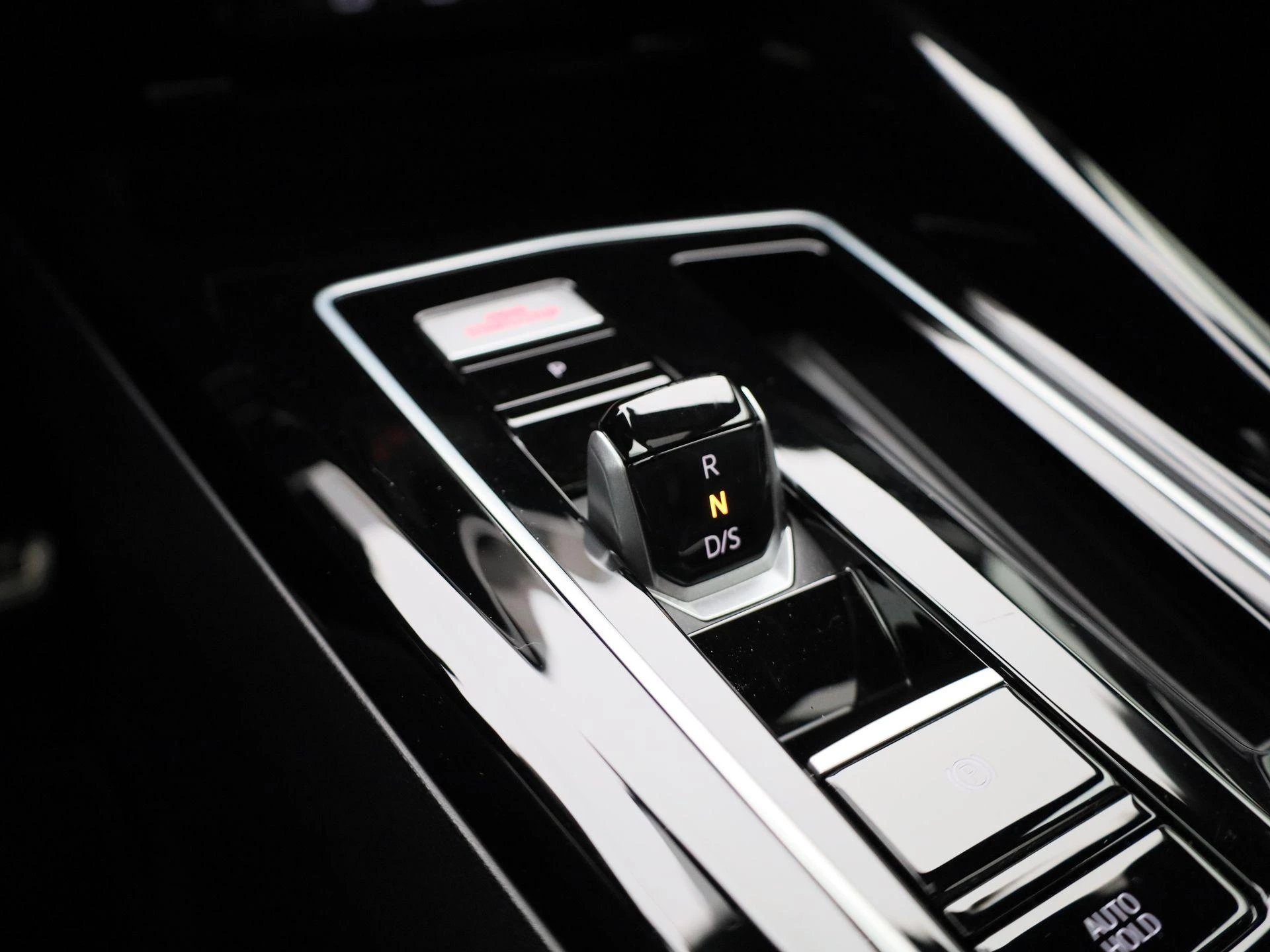 Volkswagen-Golf-image-19