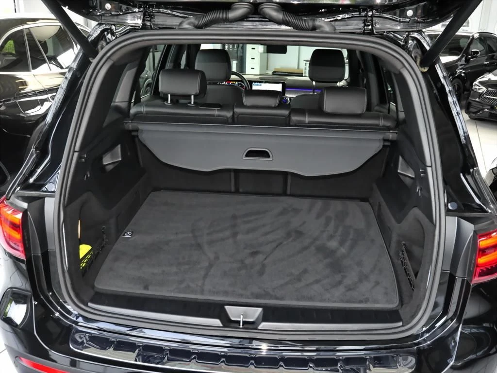 Mercedes-Benz-GLB 200 d-image-12