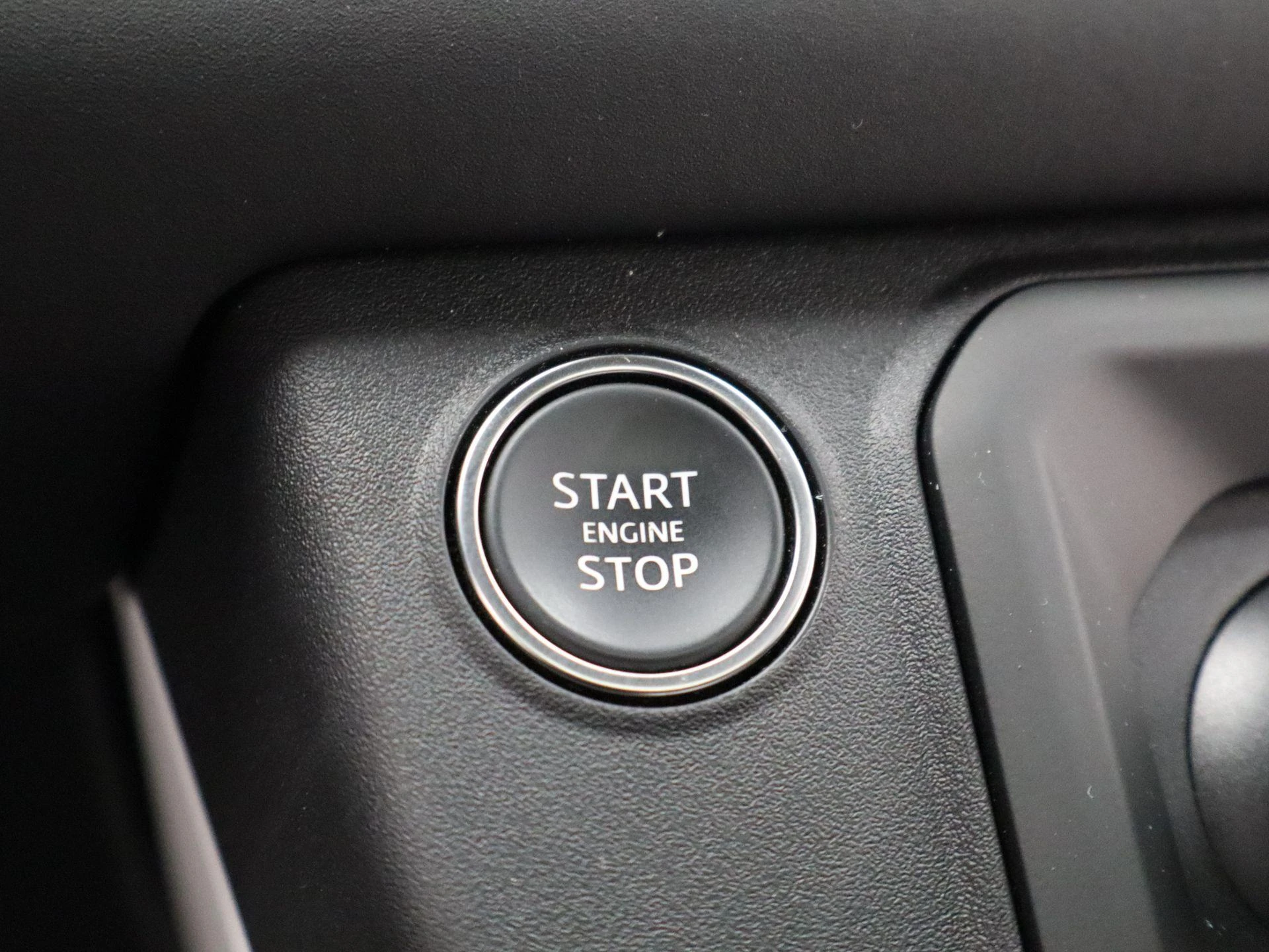 Land Rover-Defender-image-16
