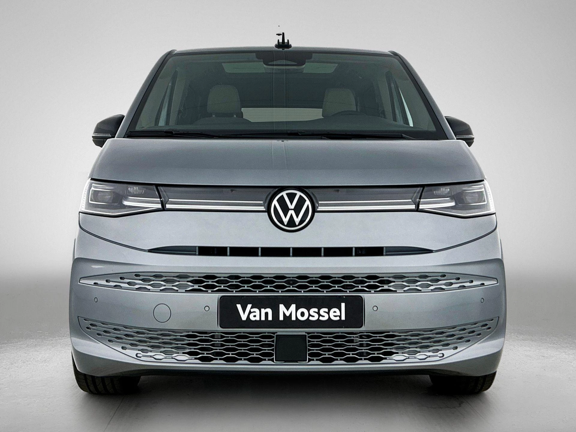 Volkswagen-Multivan-image-4