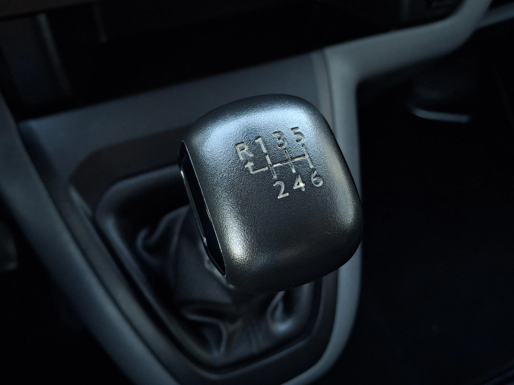 Peugeot-Expert-image-14