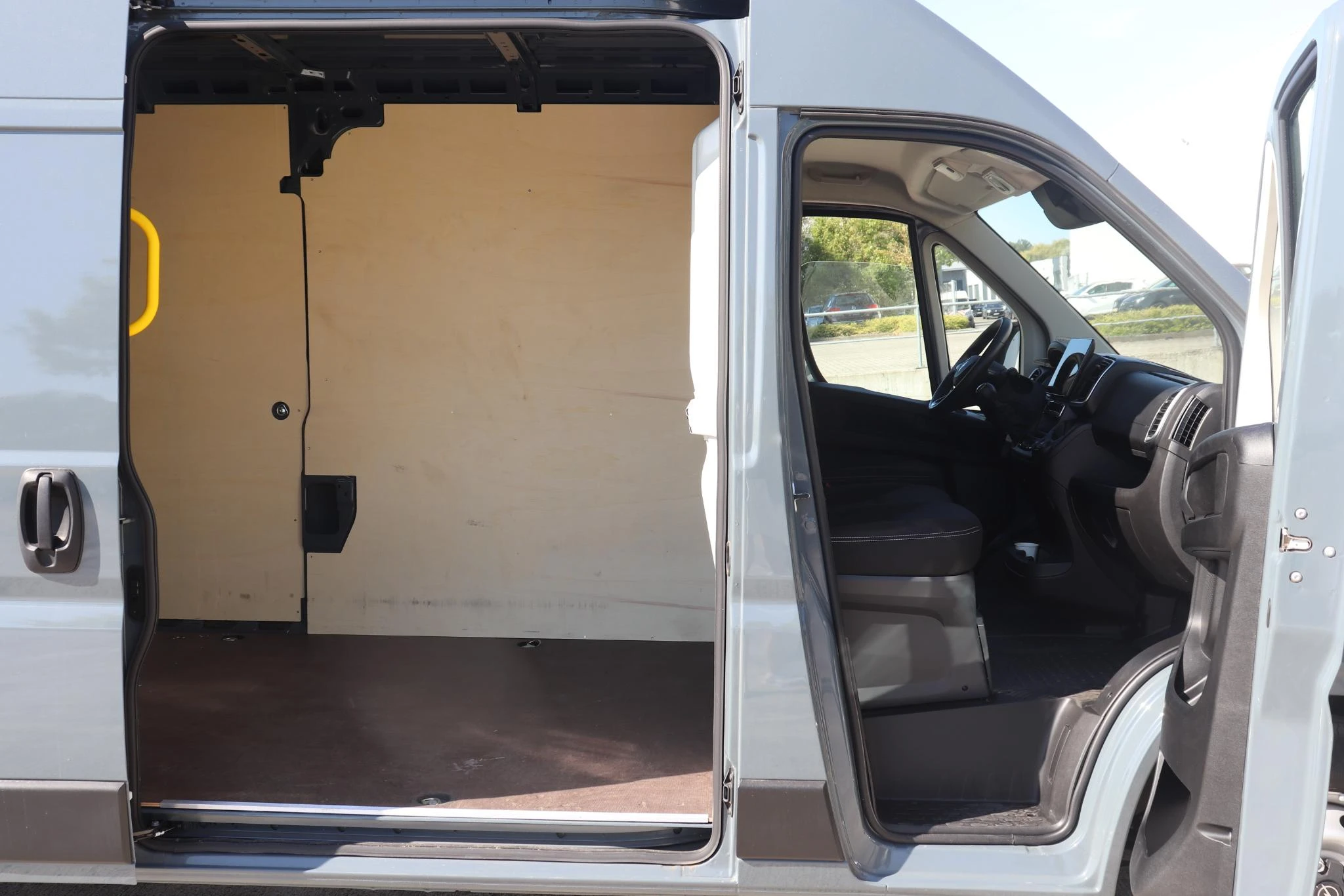 Opel-Movano-image-16