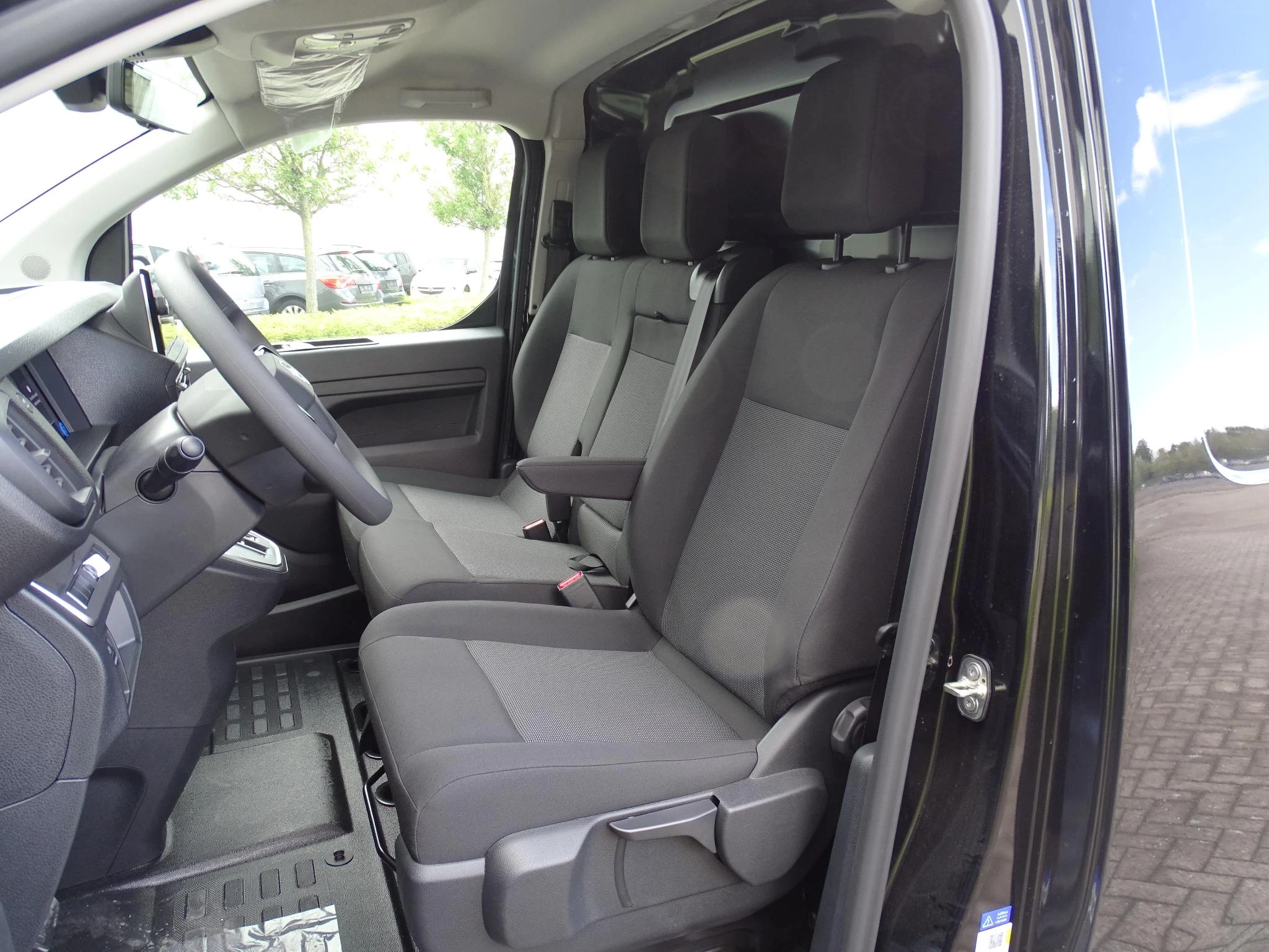 Opel-Vivaro-image-9