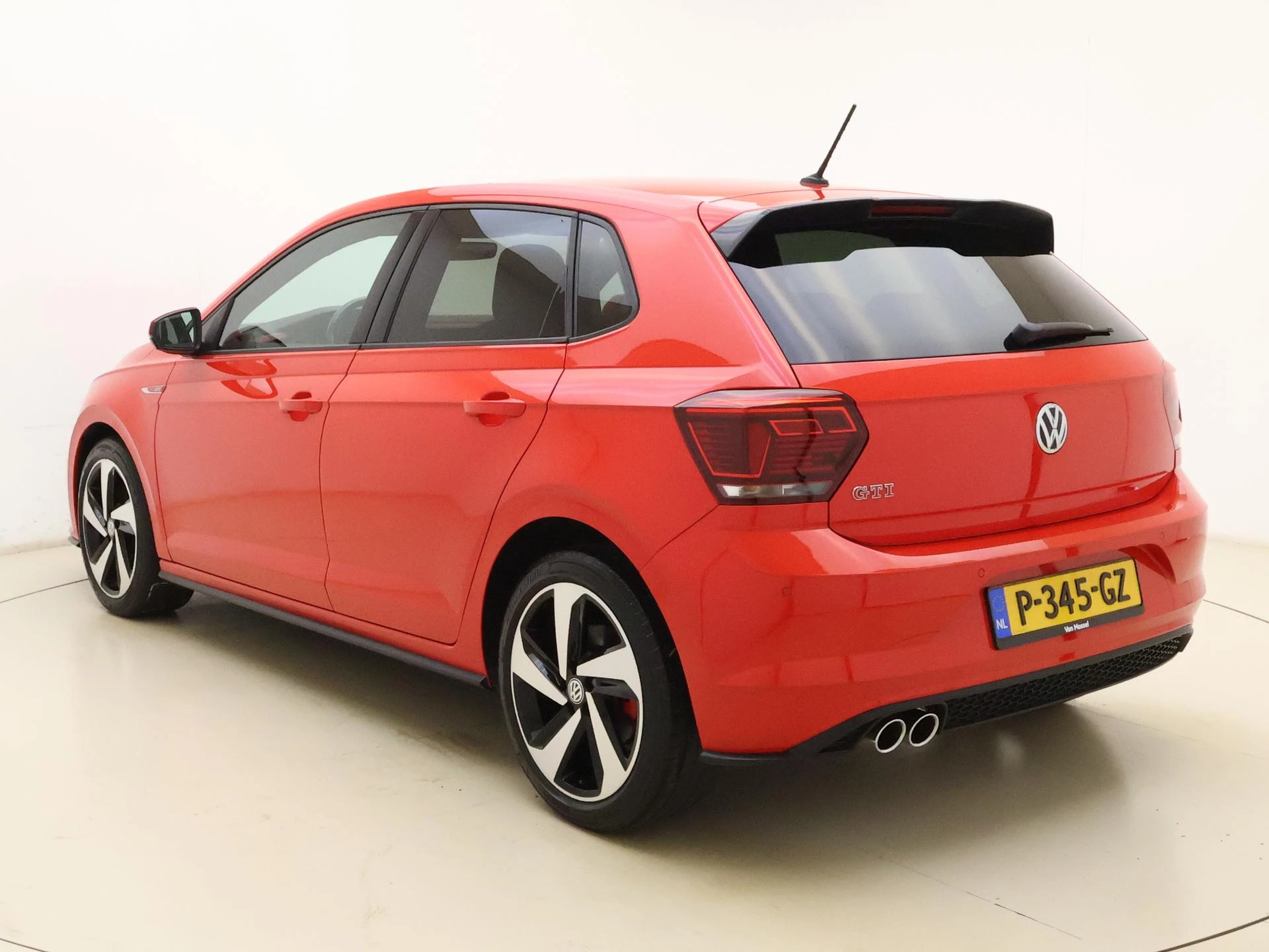Volkswagen-Polo-image-6