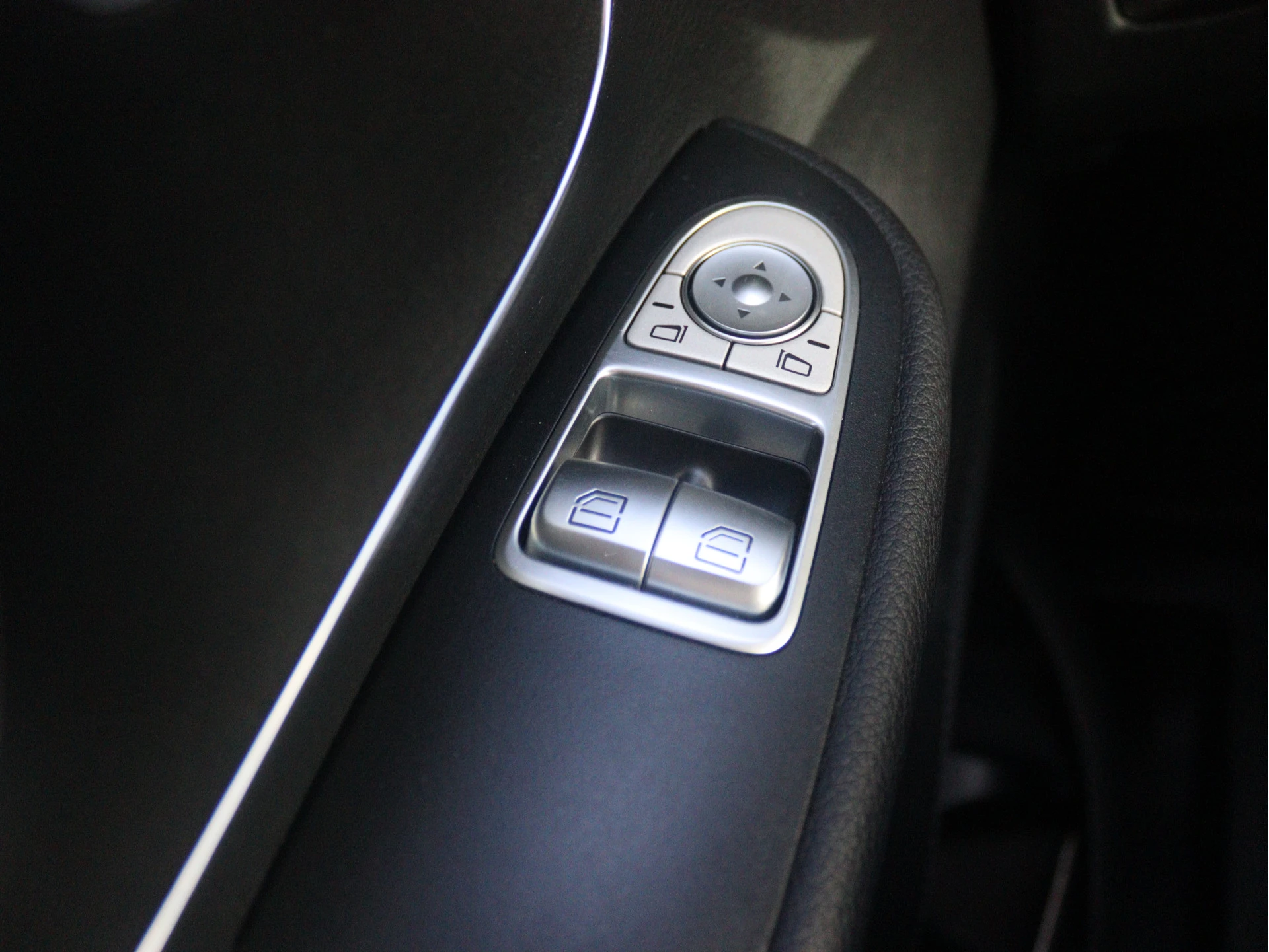 Mercedes-Benz-V-Klasse-image-5