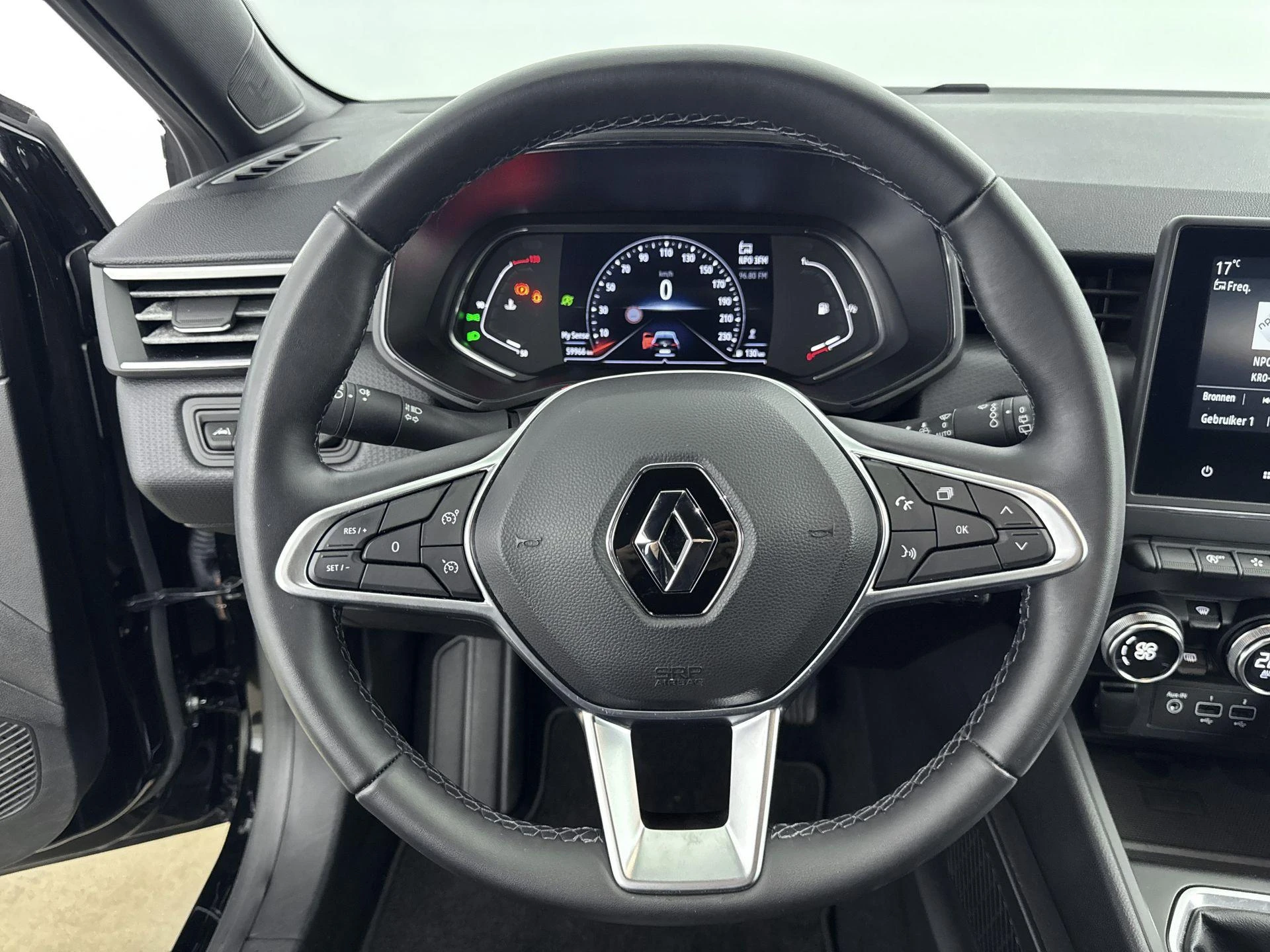 Renault-Clio-image-12