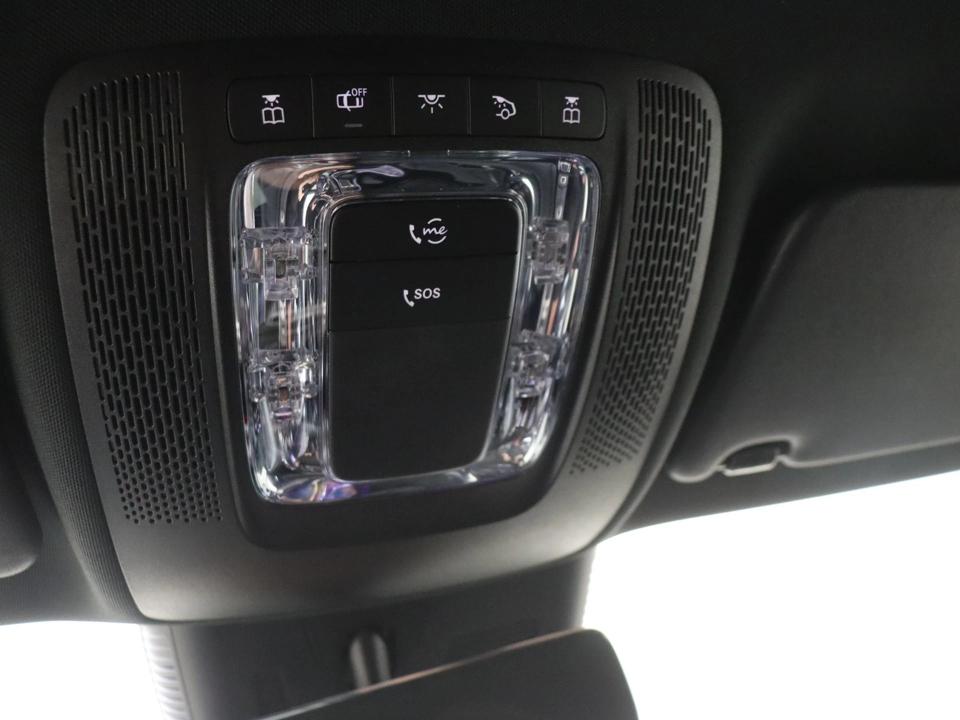 Mercedes-Benz-GLA-image-22