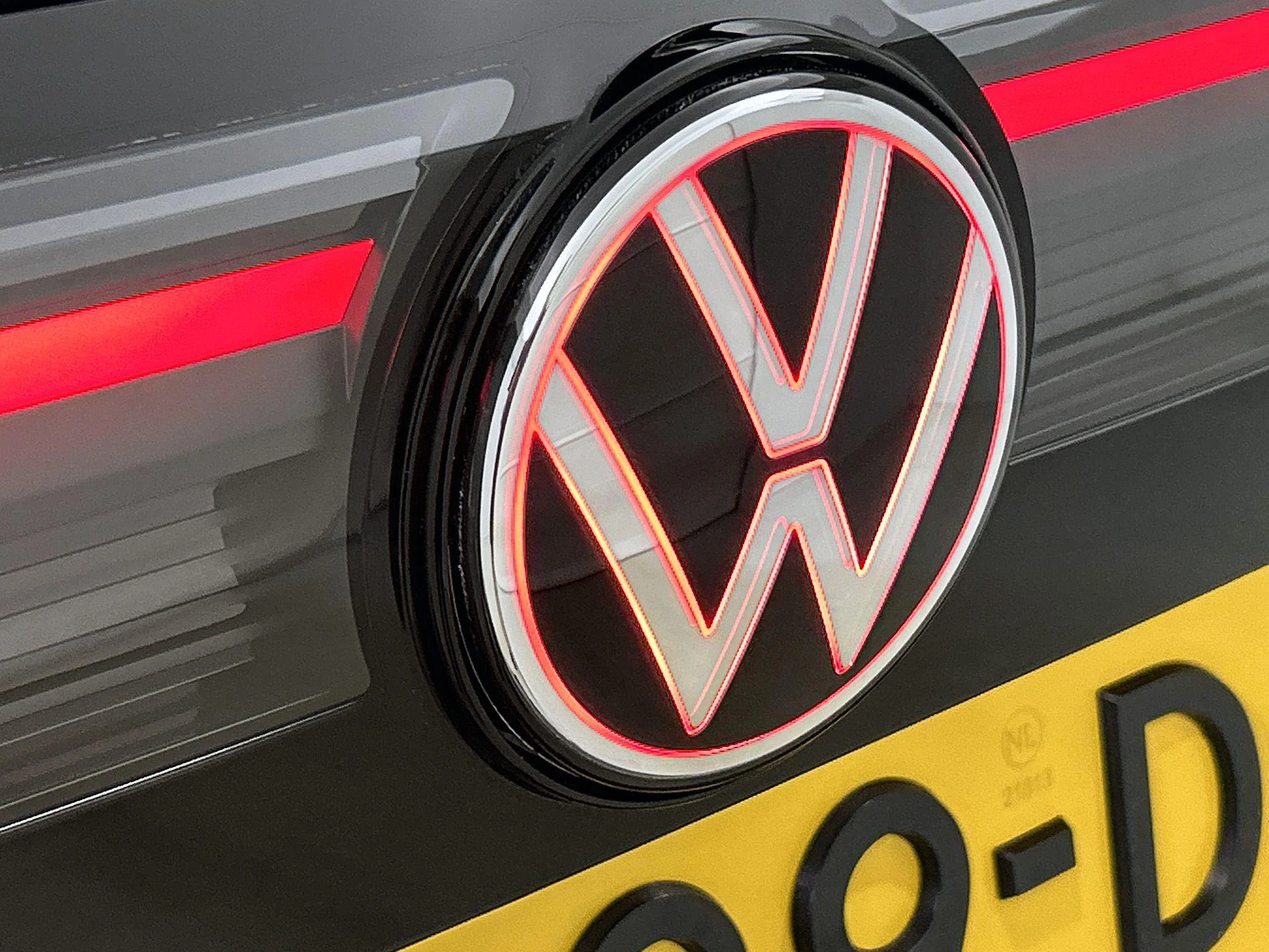 Volkswagen-Tiguan-image-36