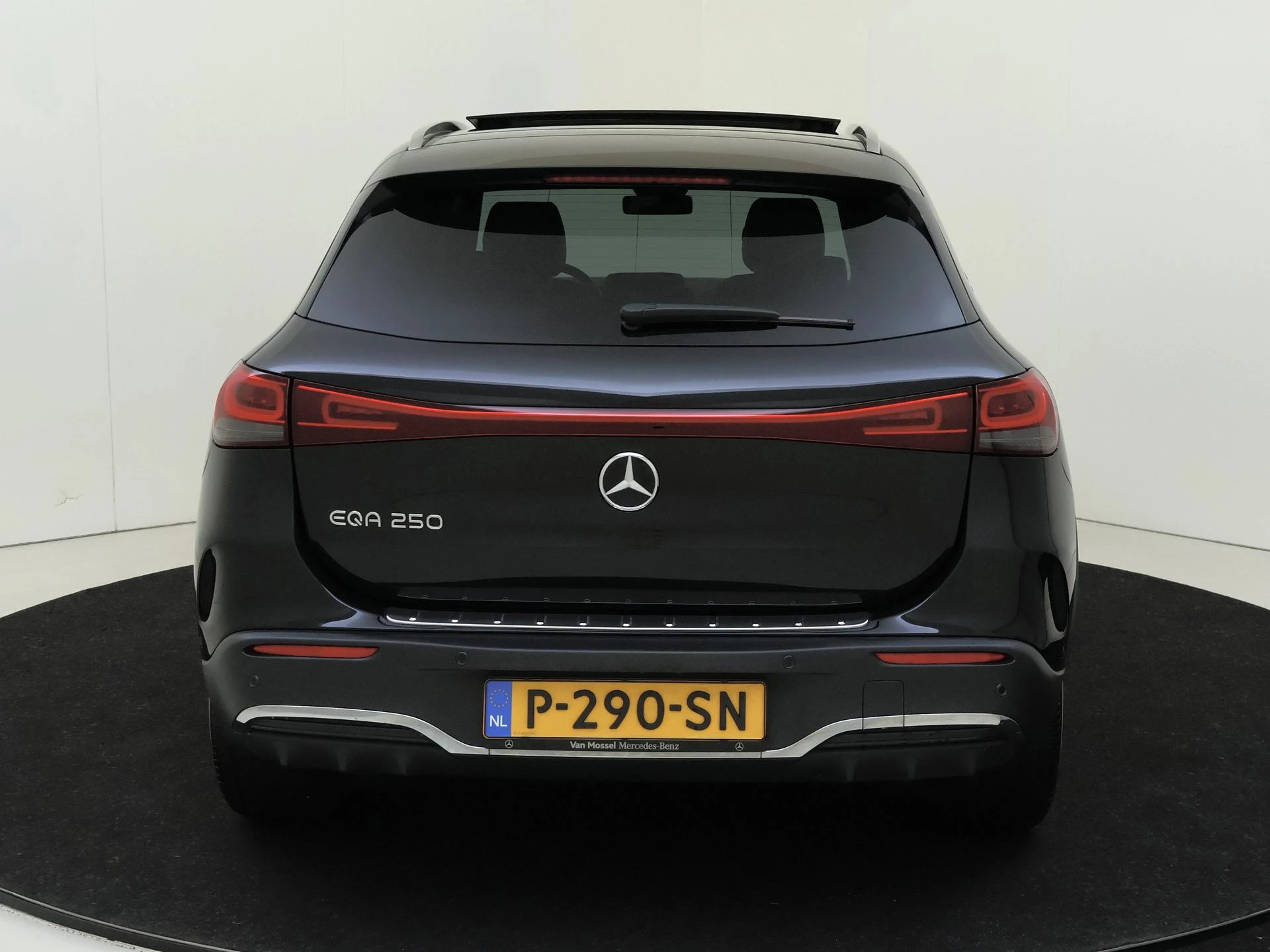 Mercedes-Benz-EQA-image-6