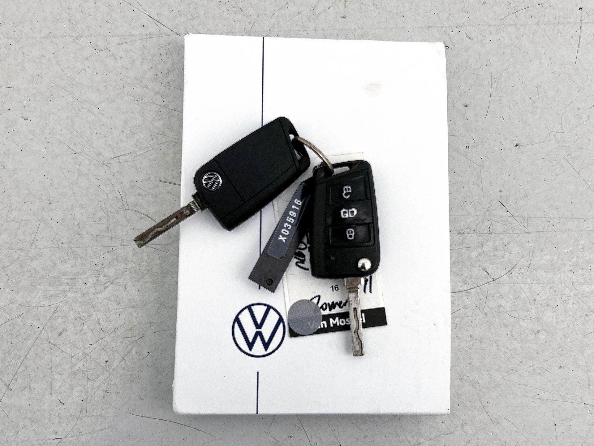 Volkswagen-Transporter-image-24