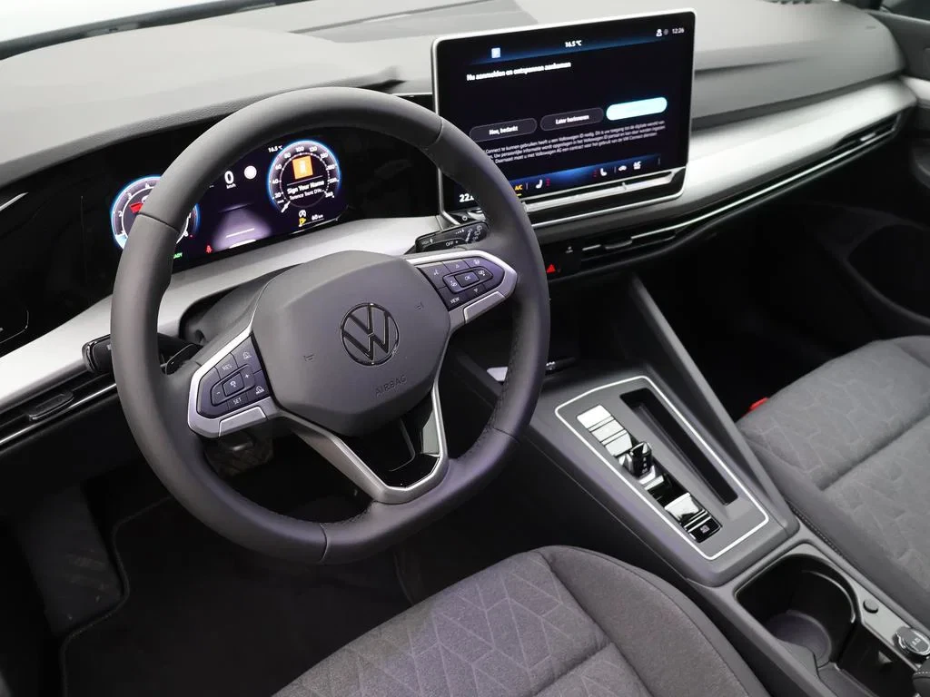 Volkswagen-Golf-image-16