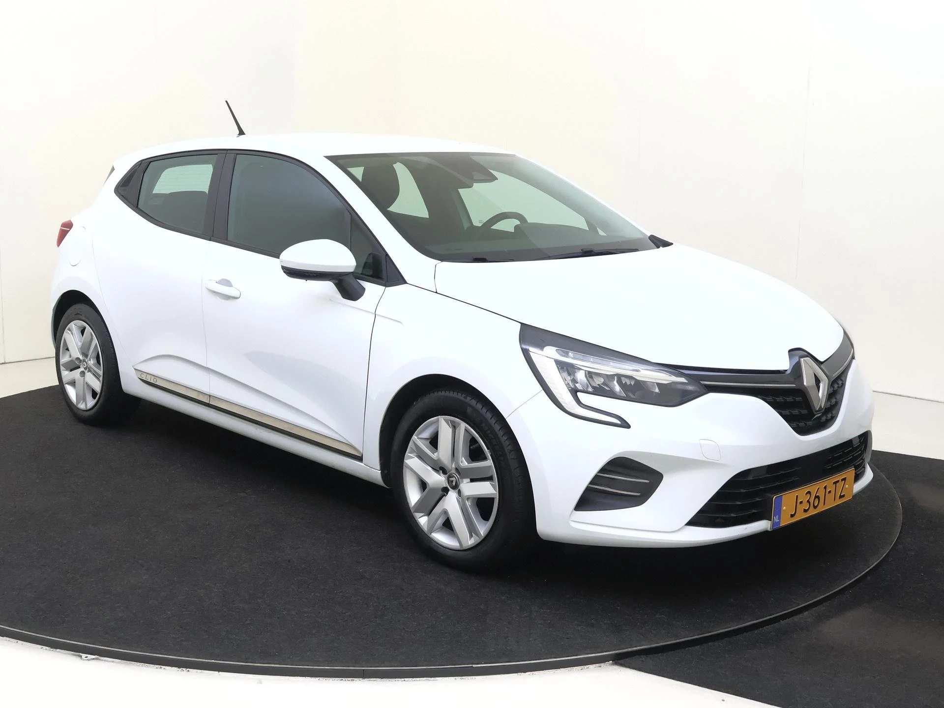 Renault-Clio-image-1