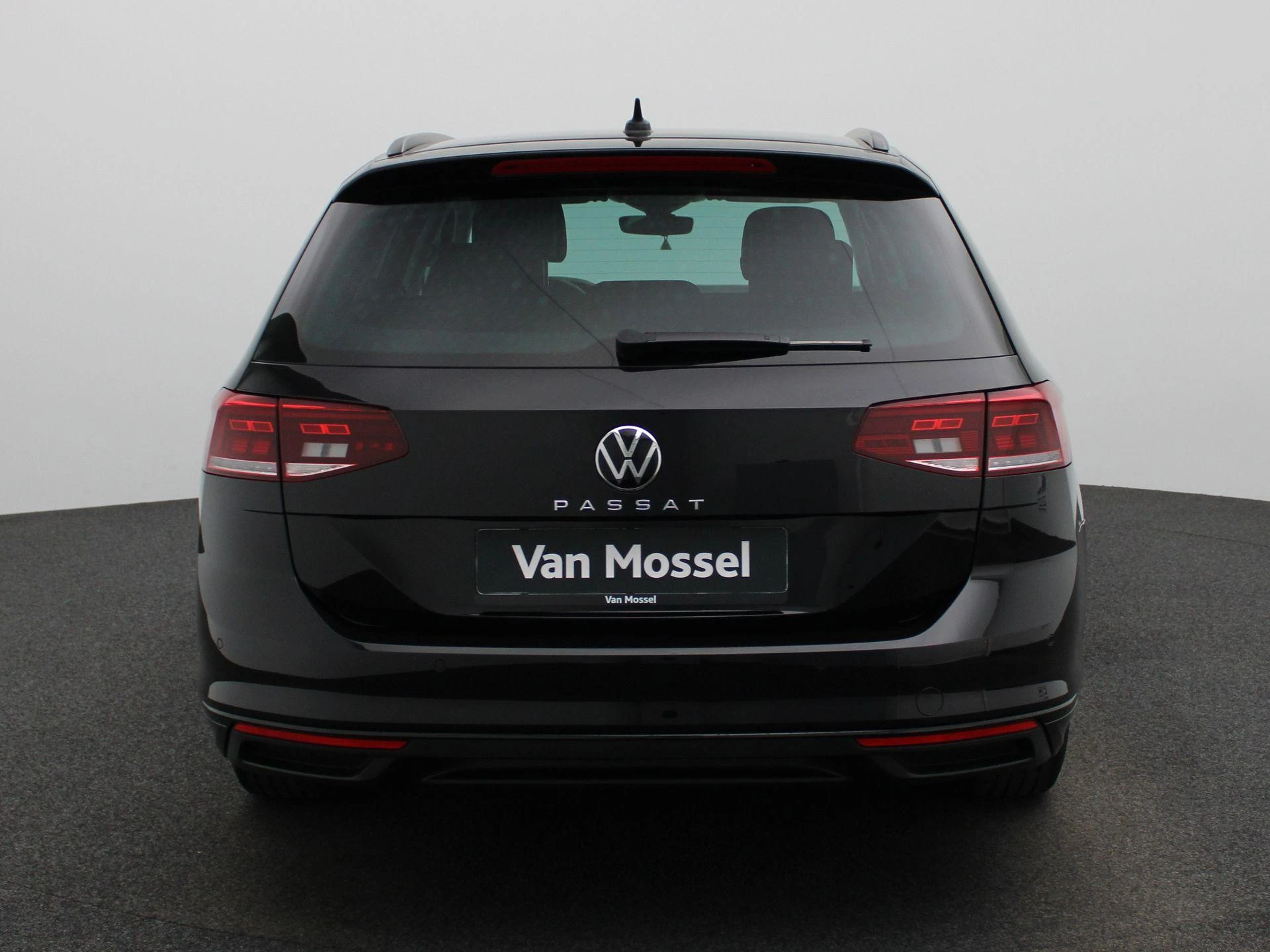 Volkswagen-Passat-image-4