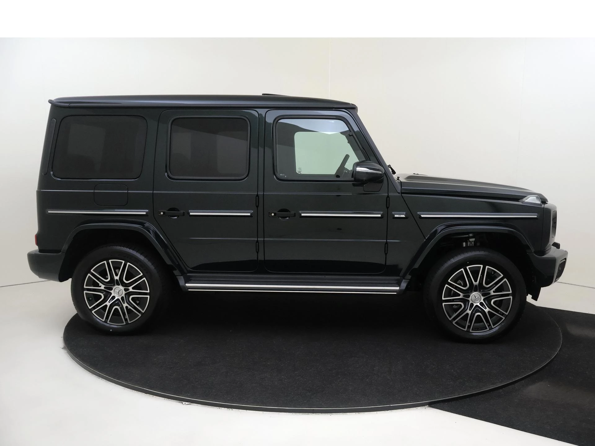 Mercedes-Benz-G-Klasse-image-8