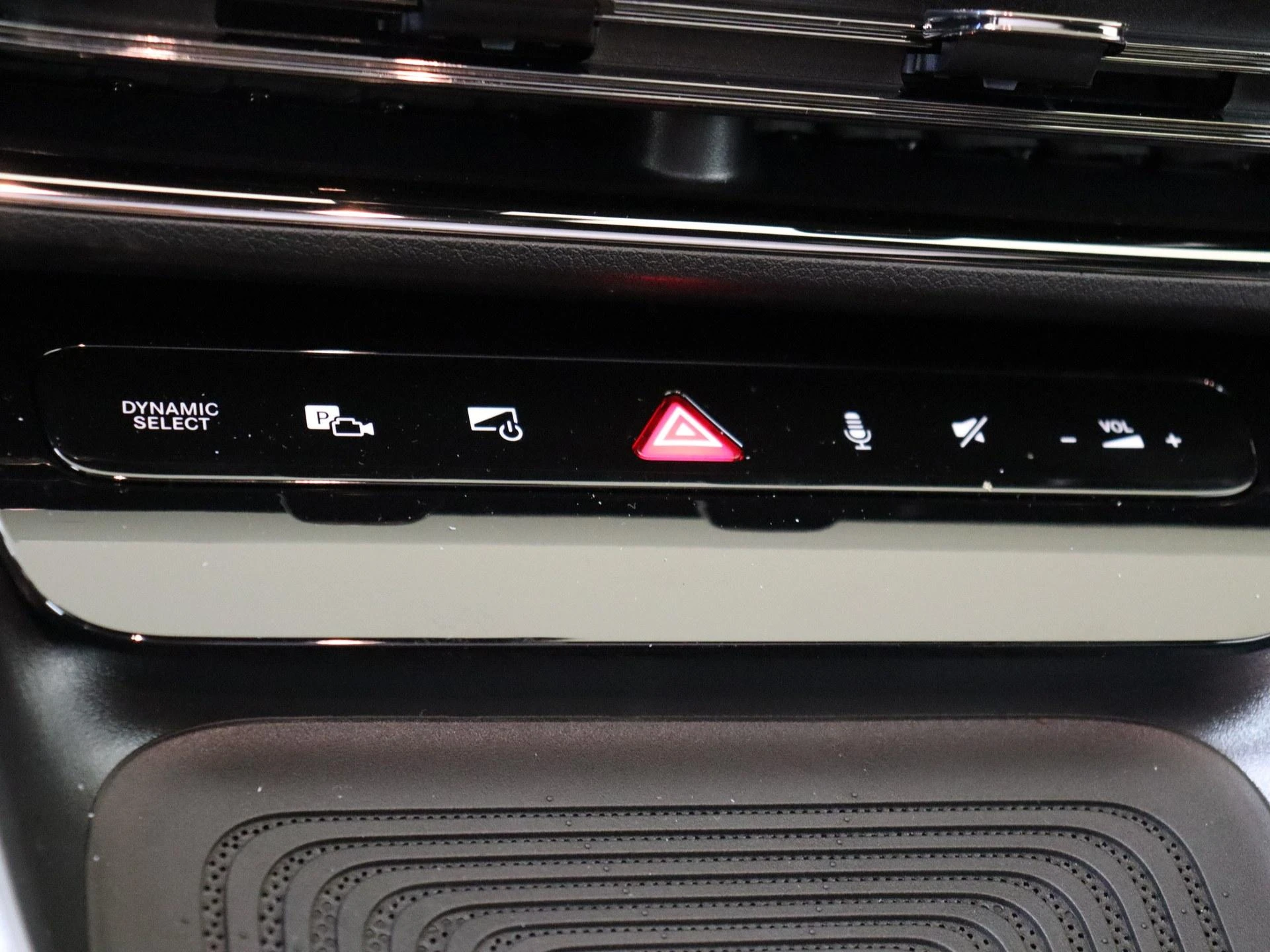 Mercedes-Benz-CLA-image-21
