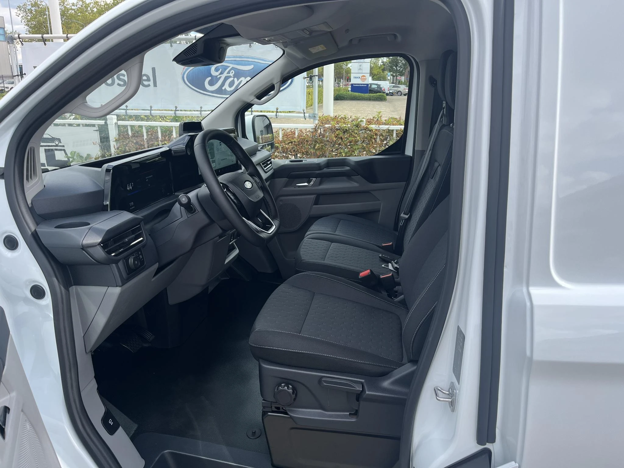 Ford-E-Transit-image-7